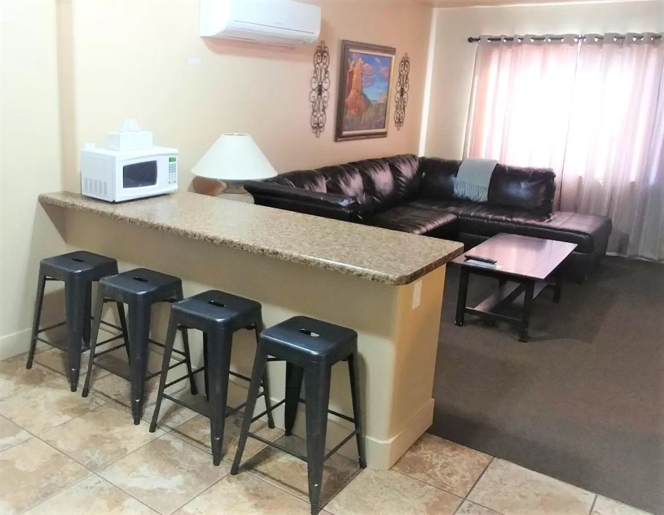 Dining area in Lake Powell Motel & Apartments