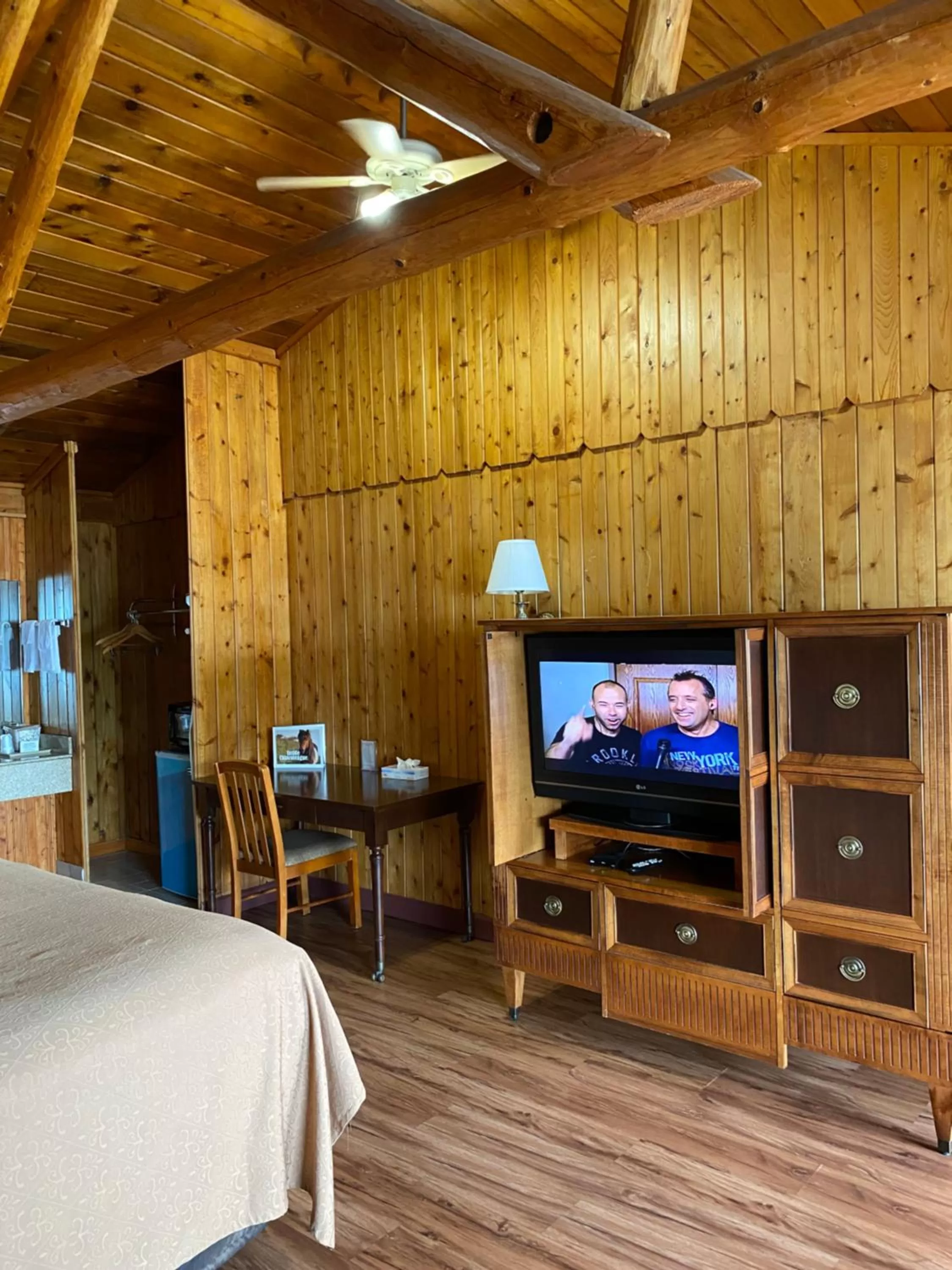 TV and multimedia, Bed in Atlantic Shores Inn and Suites