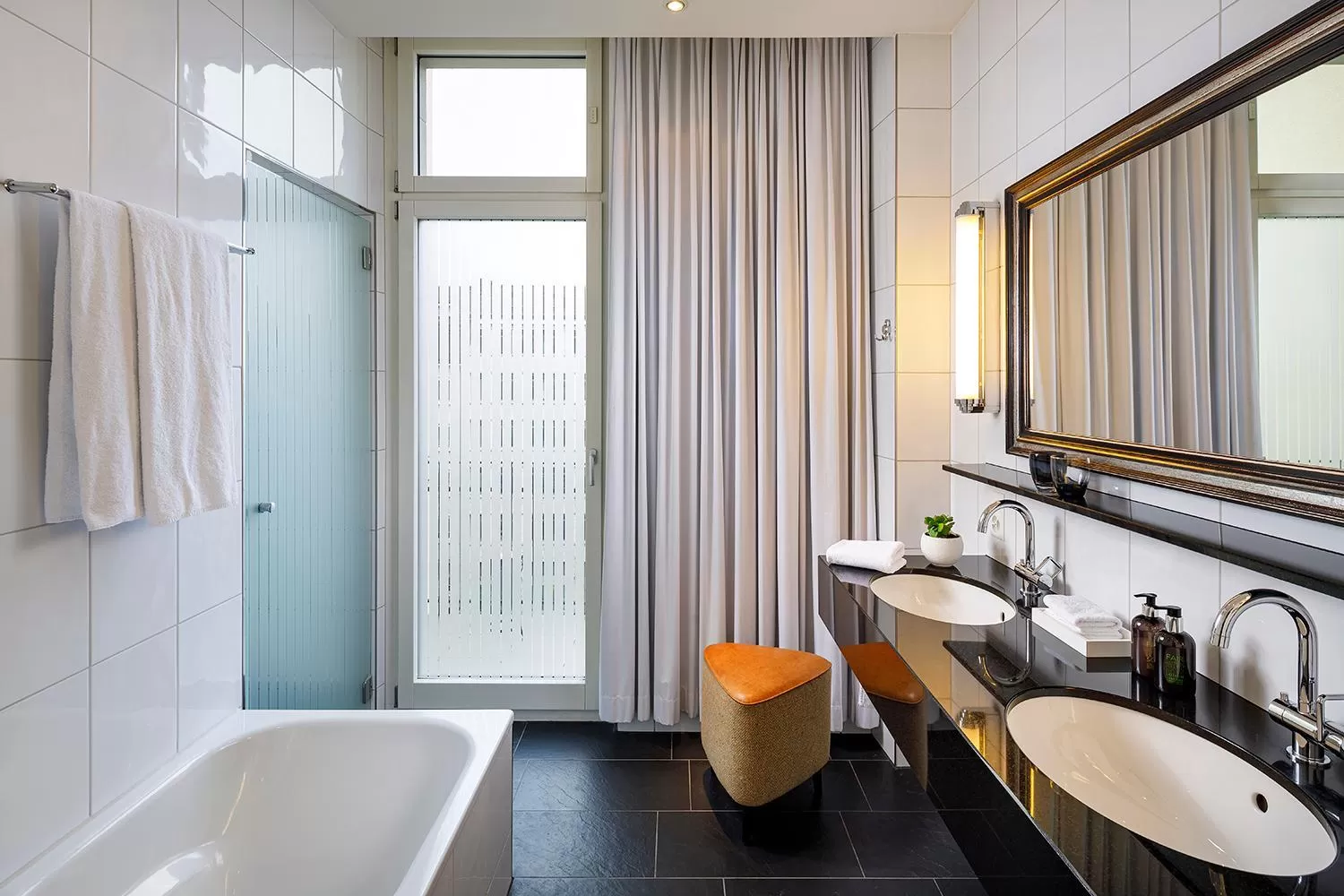 Bathroom in Opera Hotel Zürich