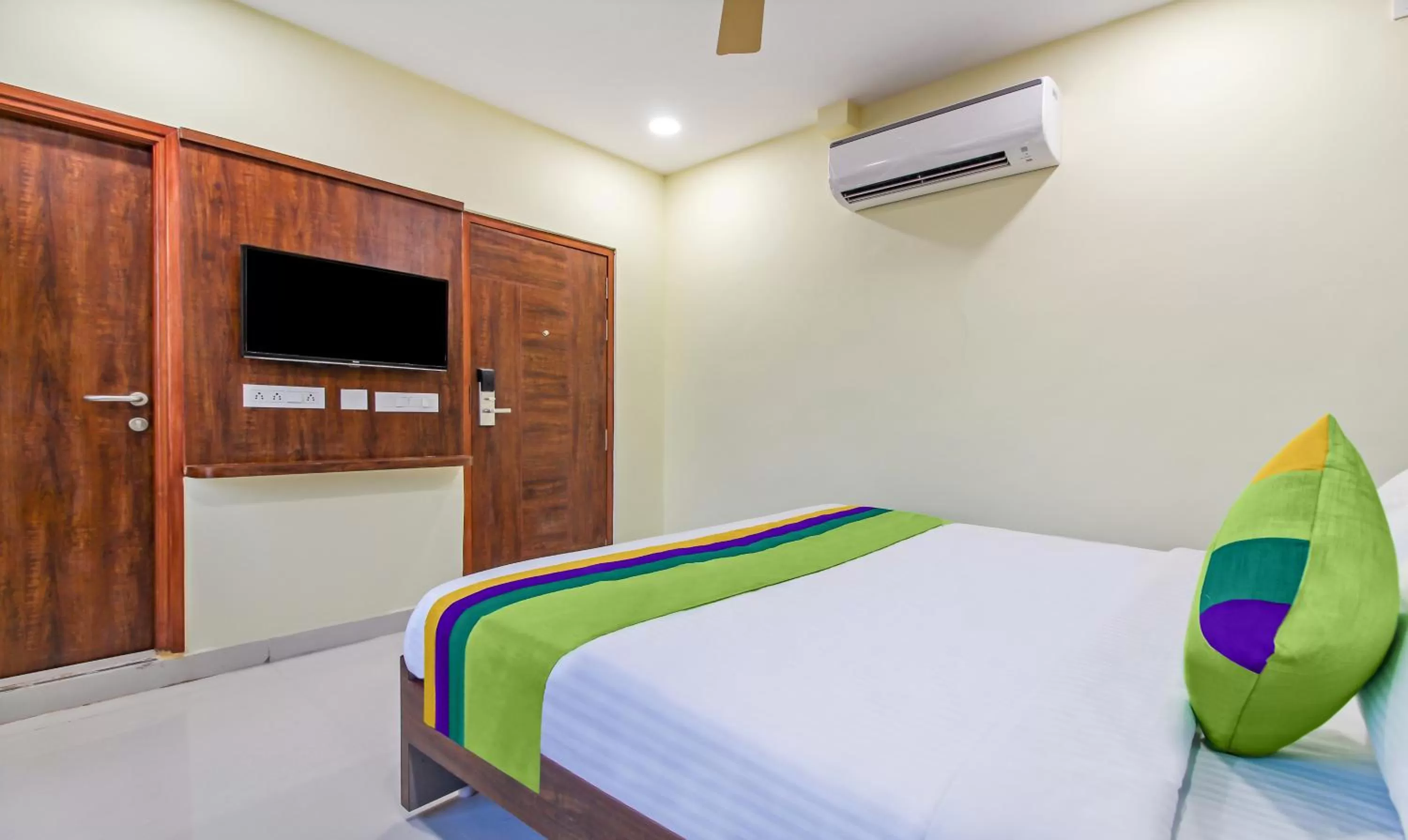 Bedroom, Bed in Itsy Hotels D'Comfort Inn