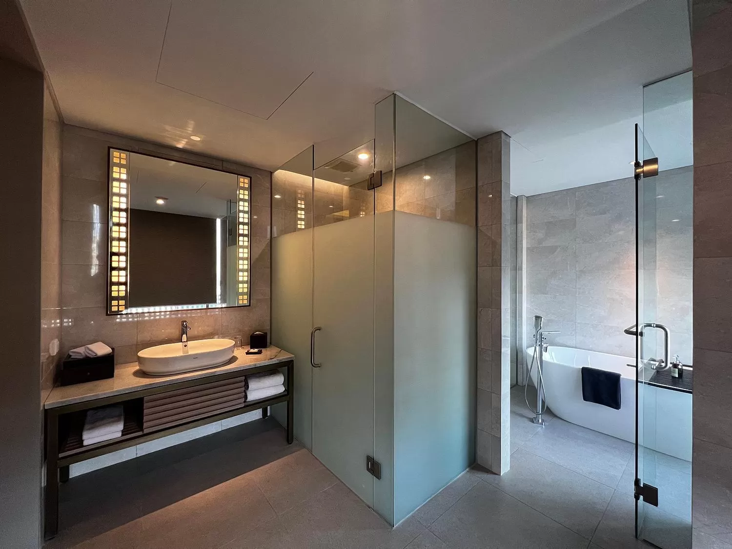 Ra Suites Simatupang