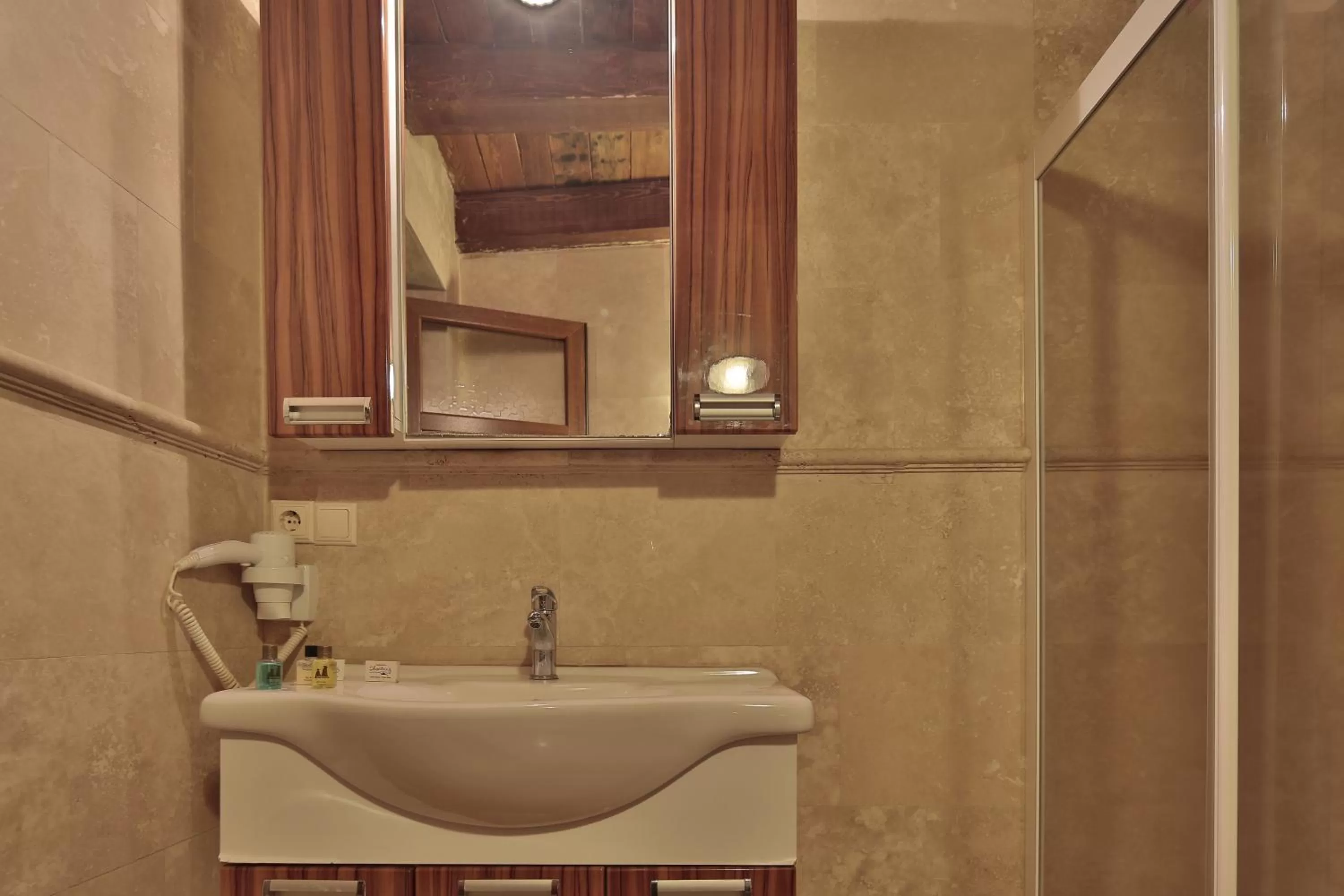 Bathroom in Shoestring Cave House