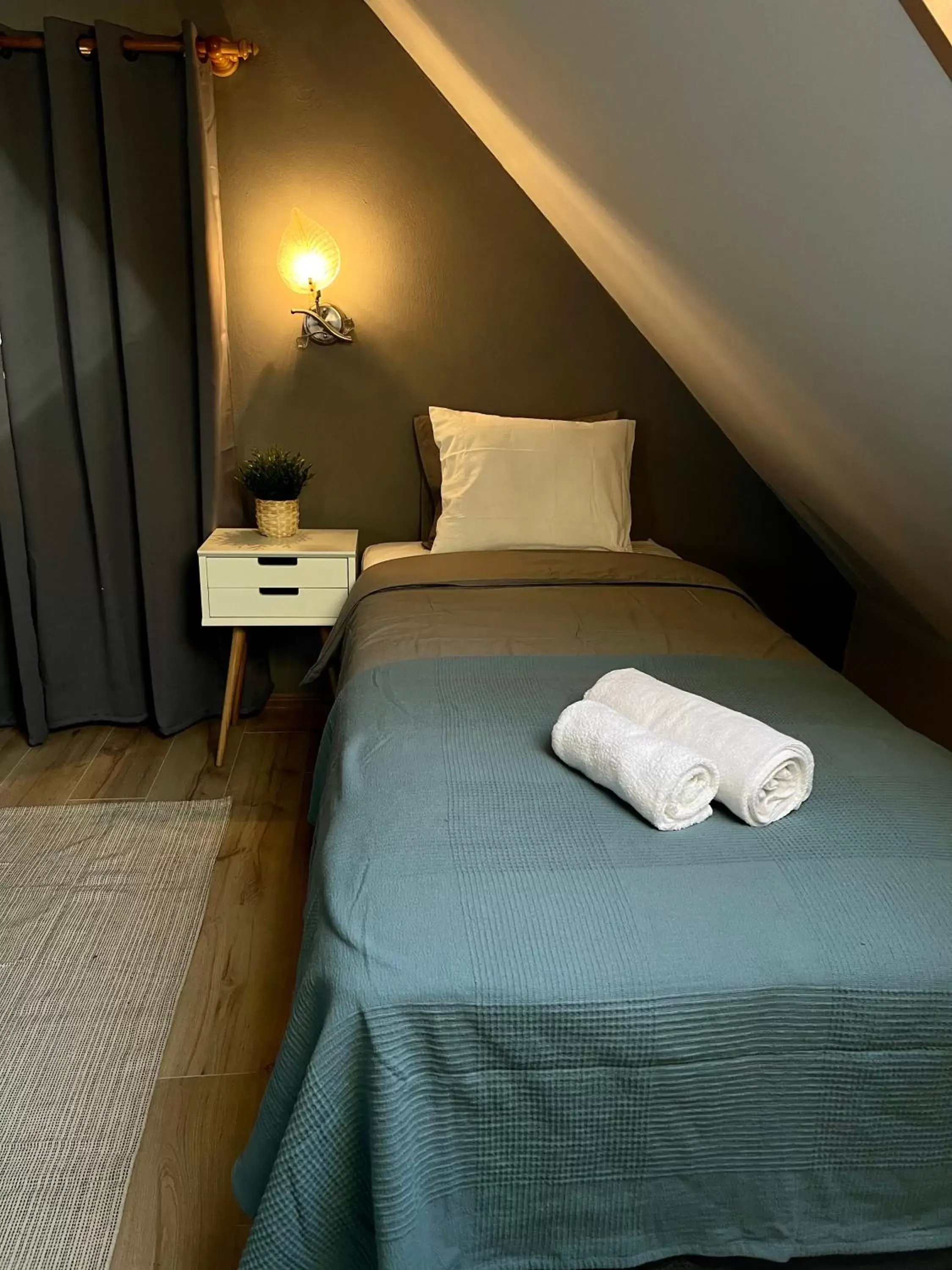 Twin Room with Extra Bed in Skalny Dworek Twin Room with Extra Bed in Skalny Dworek