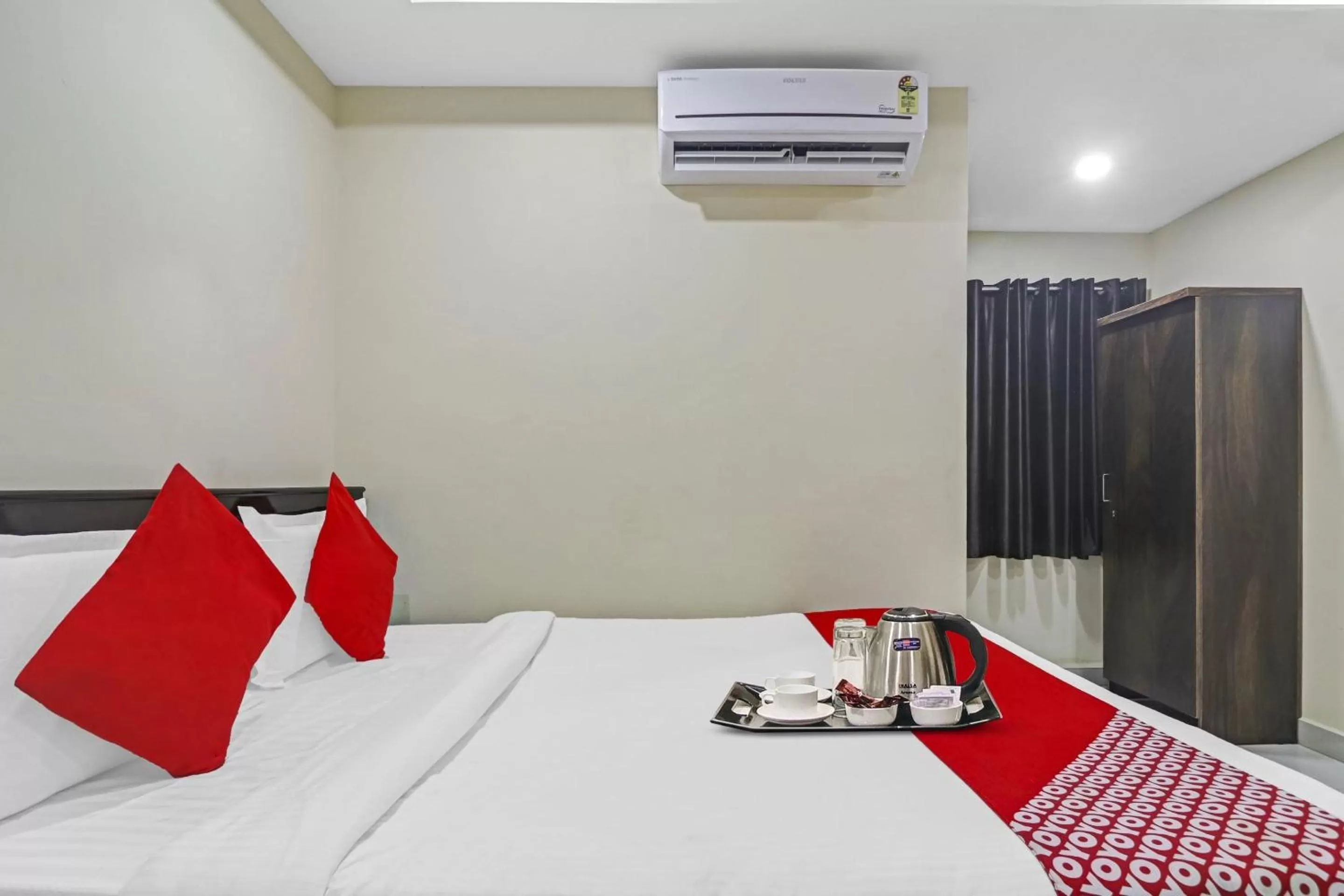 Bedroom, Bed in Super Hotel O Honey Heights Near Botanical Garden