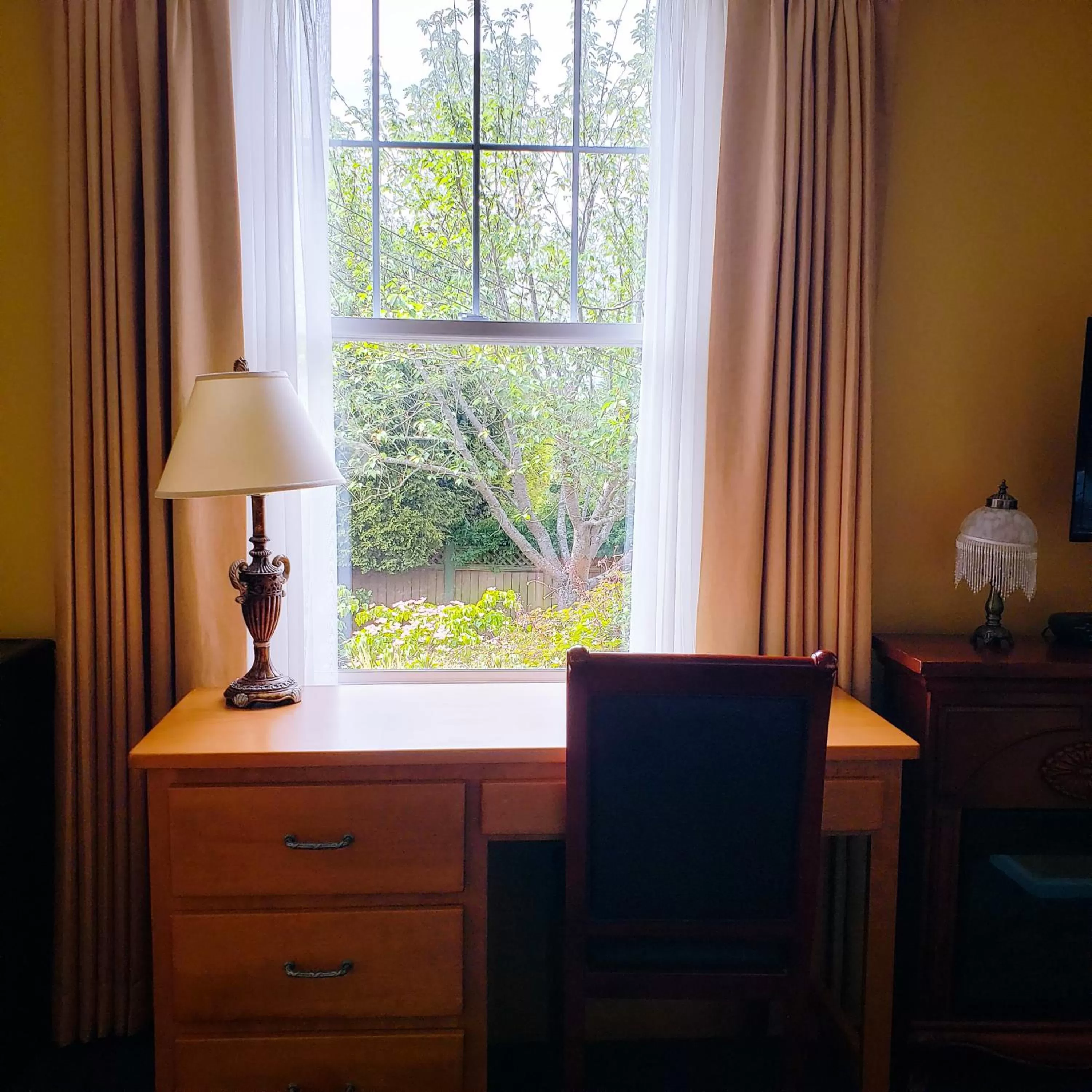 Family in James Bay Inn Hotel, Suites & Cottage