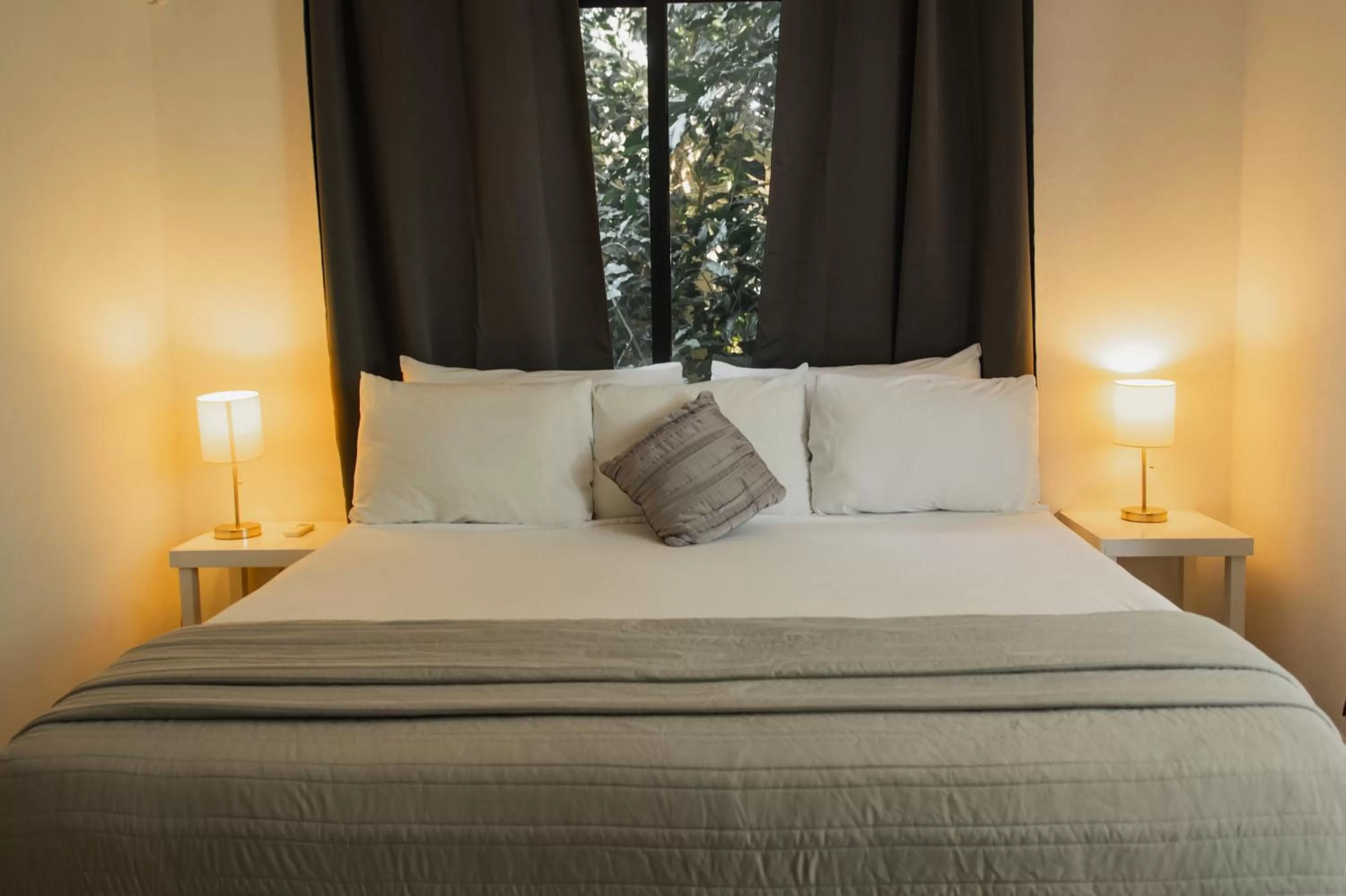 Photo of the whole room, Bed in Che Suites Playa Adults Only