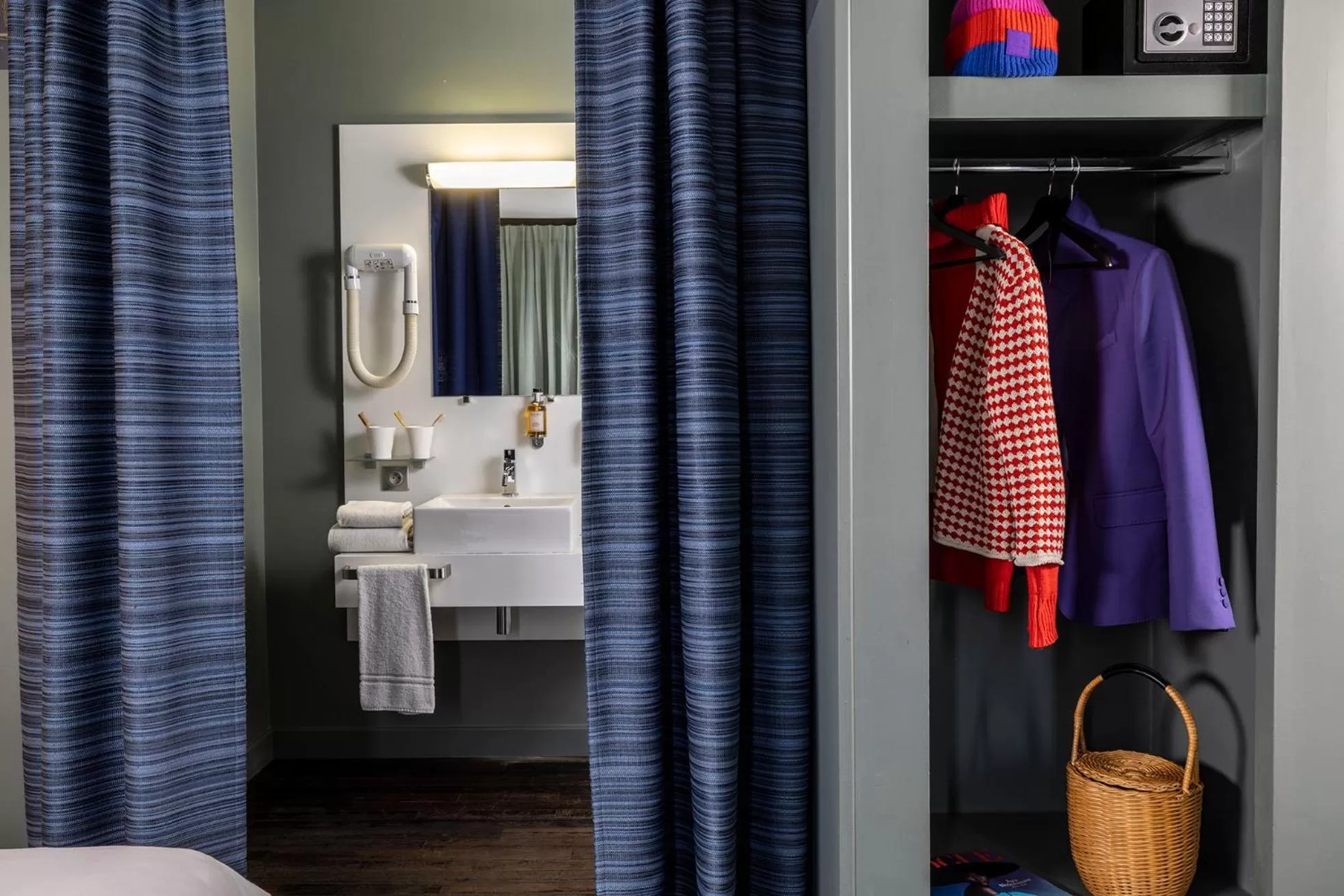 Bathroom in LHotel - face au château - boutique hôtel et séminaires