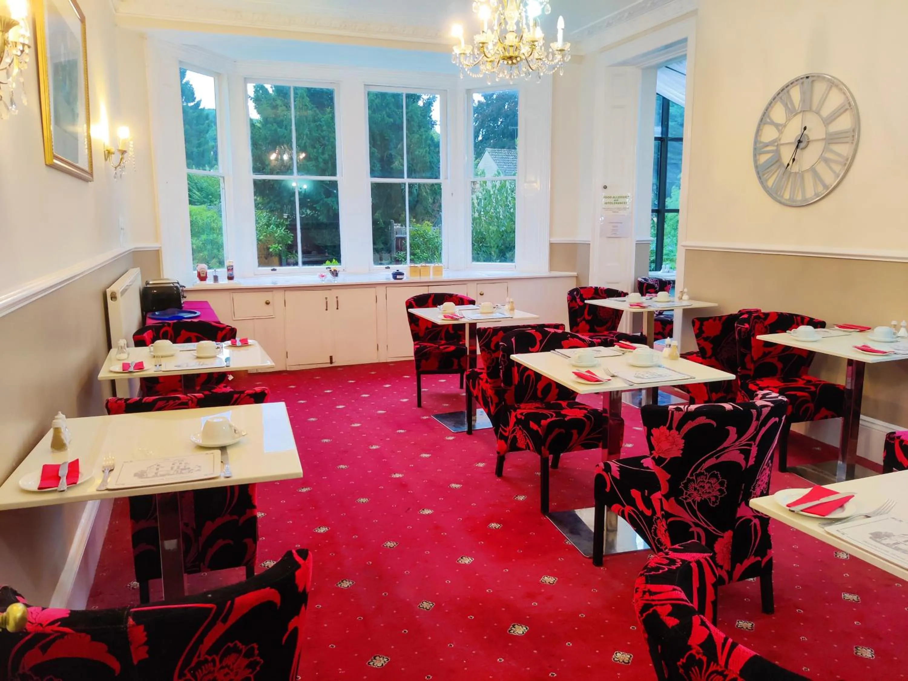 Restaurant/places to eat in Wentworth House - Free Parking