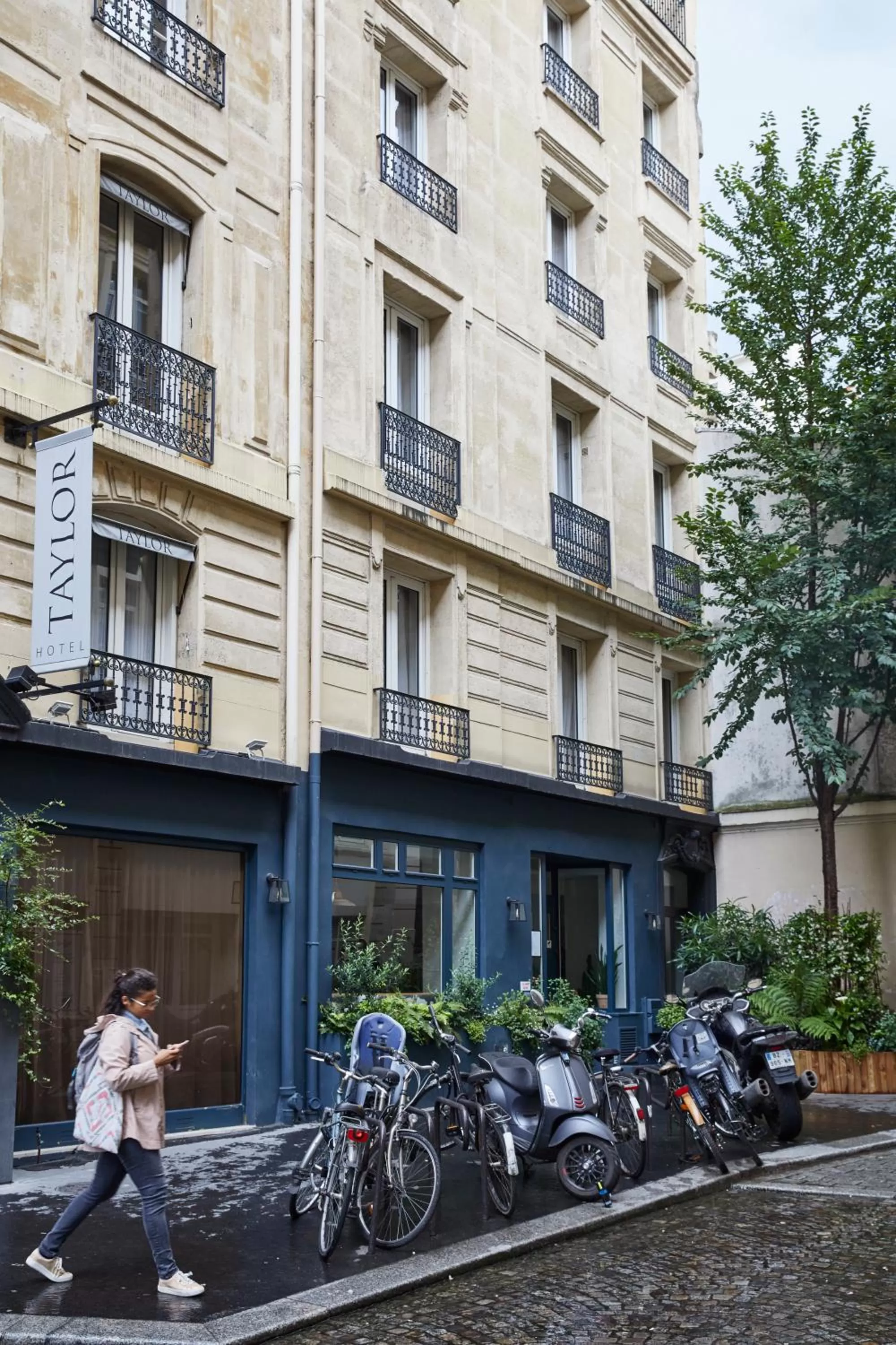 Property building in Hotel Taylor