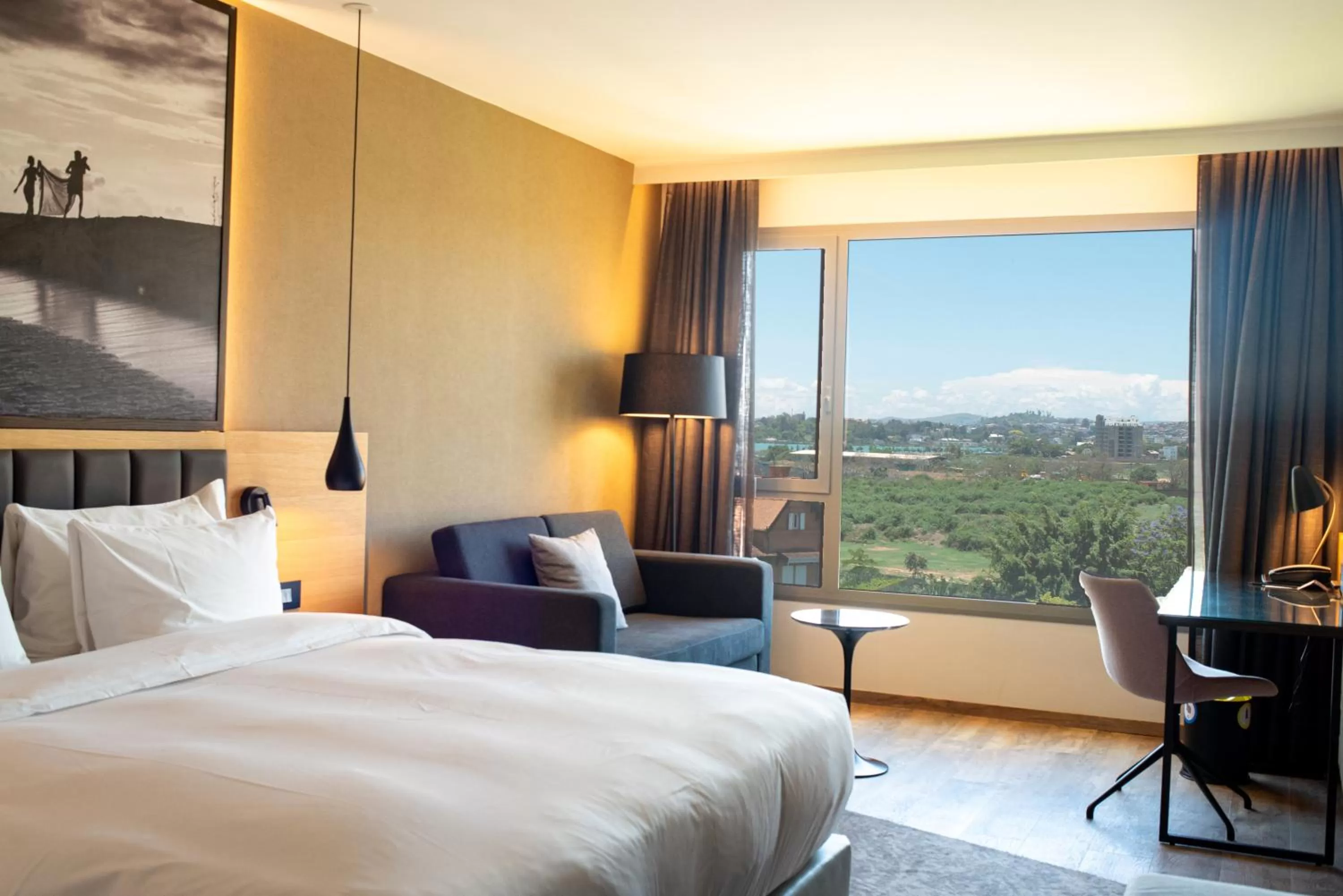 Lake view, Bed in Radisson Blu Hotel Antananarivo Waterfront