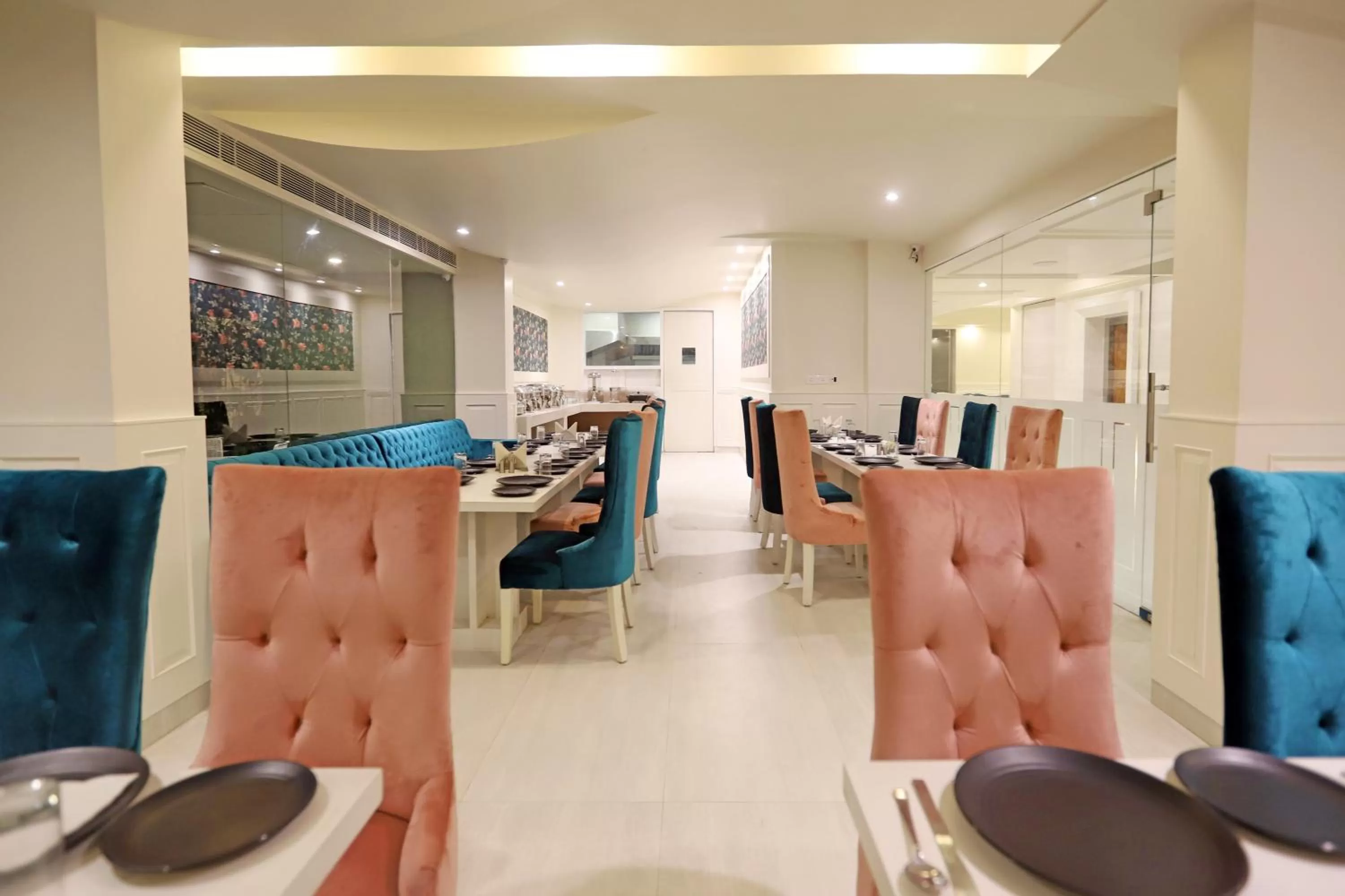 Restaurant/places to eat in Hotel Magenta Jaipur