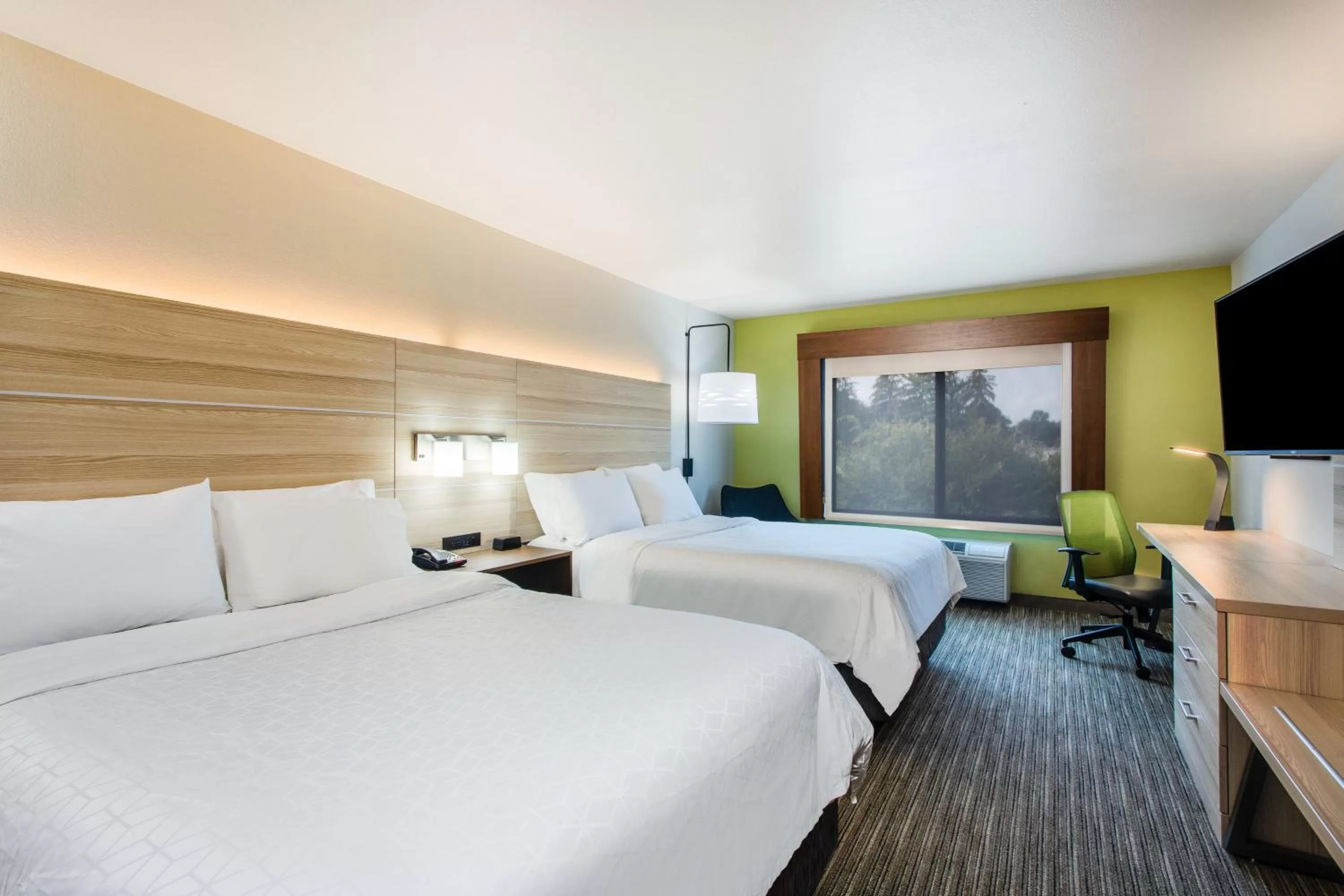 Photo of the whole room, Bed in Holiday Inn Express Hotel & Suites Lewisburg by IHG