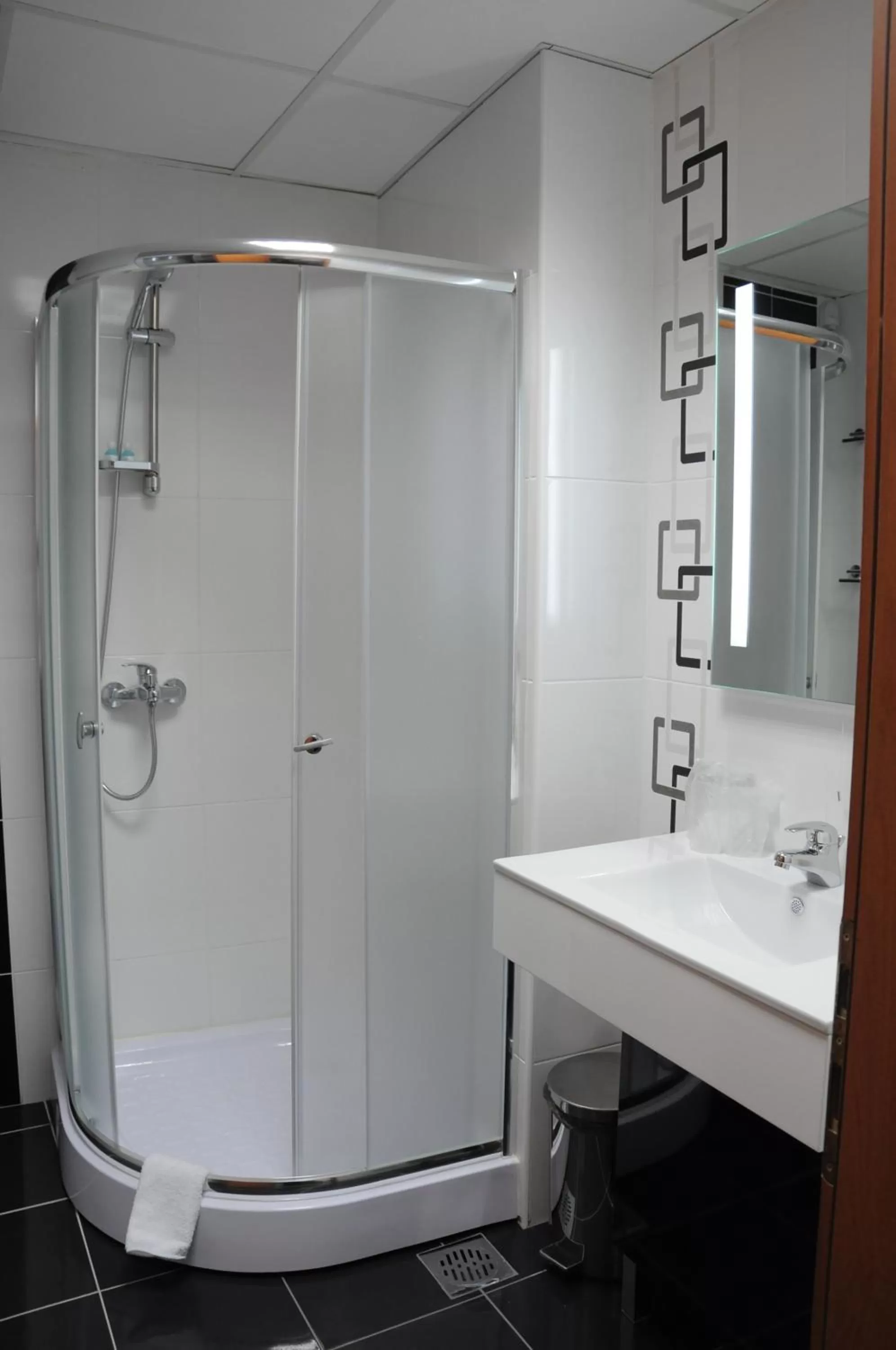 Bathroom in Garni Hotel Consul