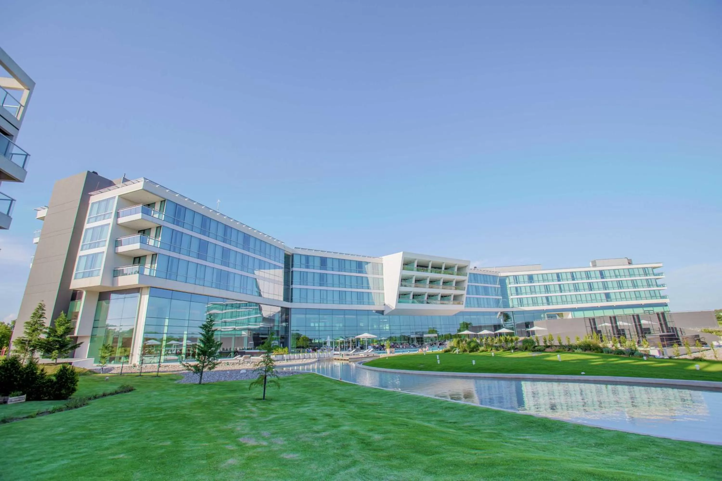 Property building in Hilton Pilar