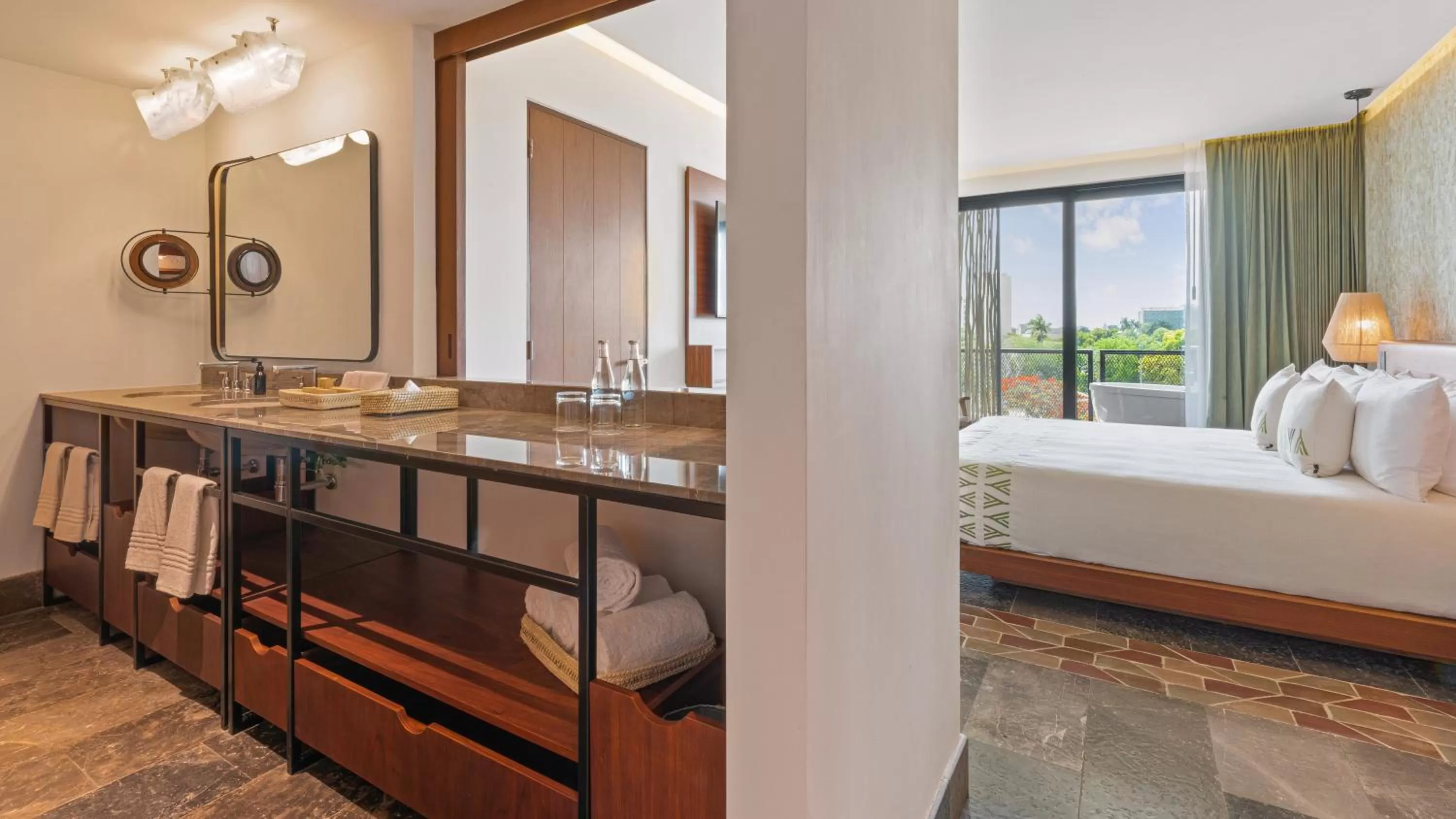 Photo of the whole room, Bed in Wayam Mundo Imperial