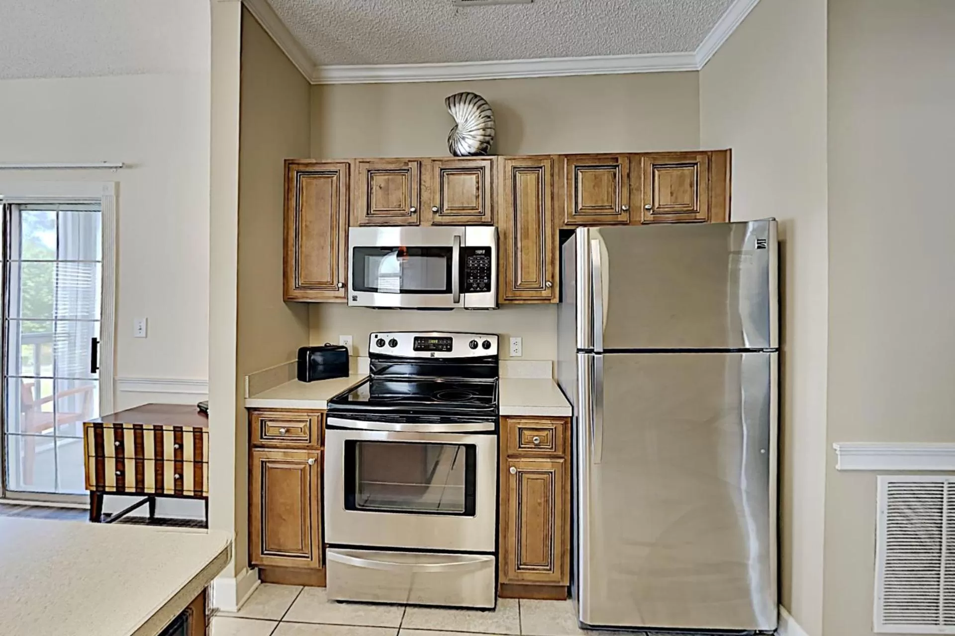 Kitchen or kitchenette in Myrtlewood Condos