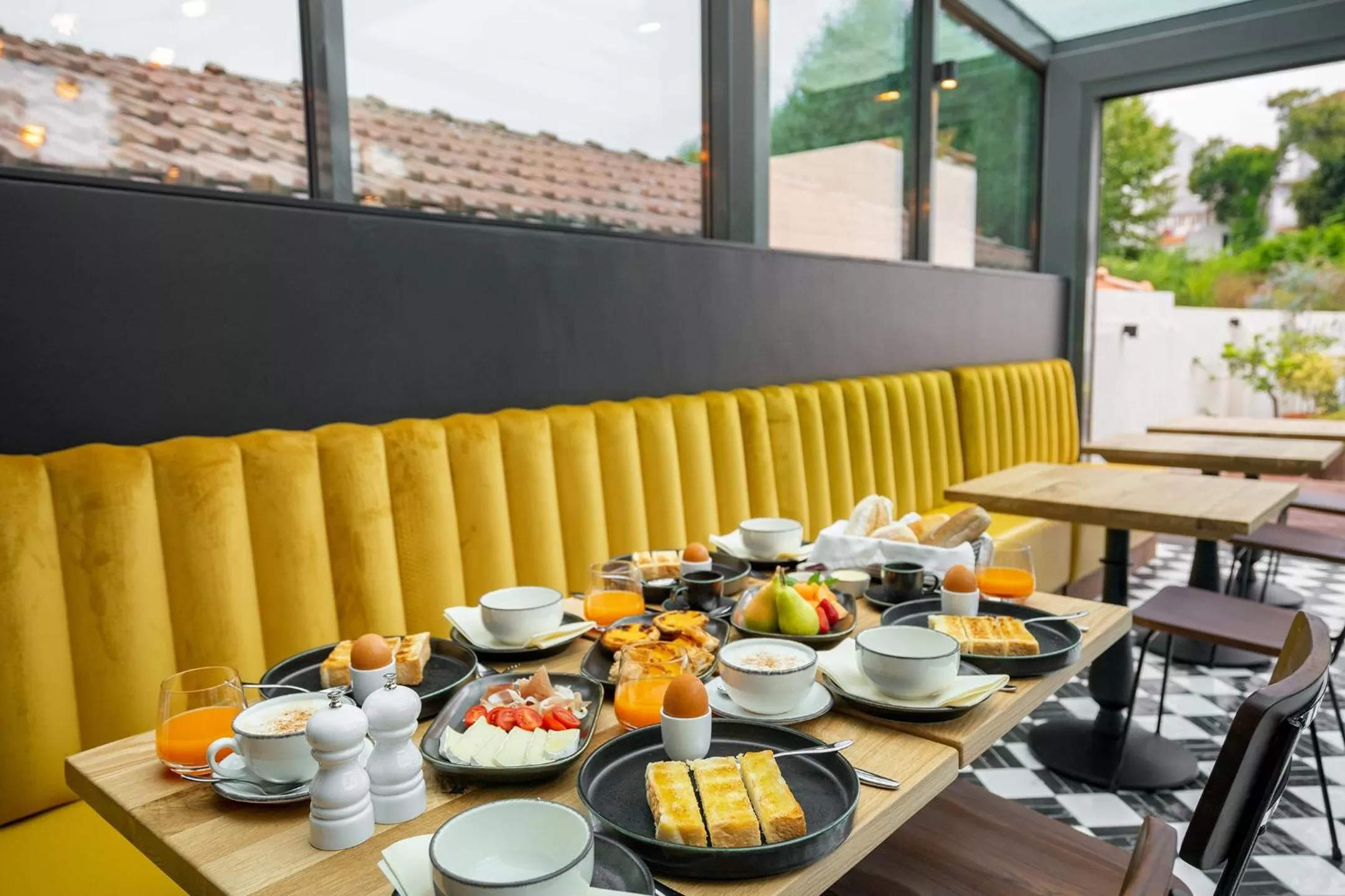 Restaurant/places to eat in Canto De Luz - Luxury Maison