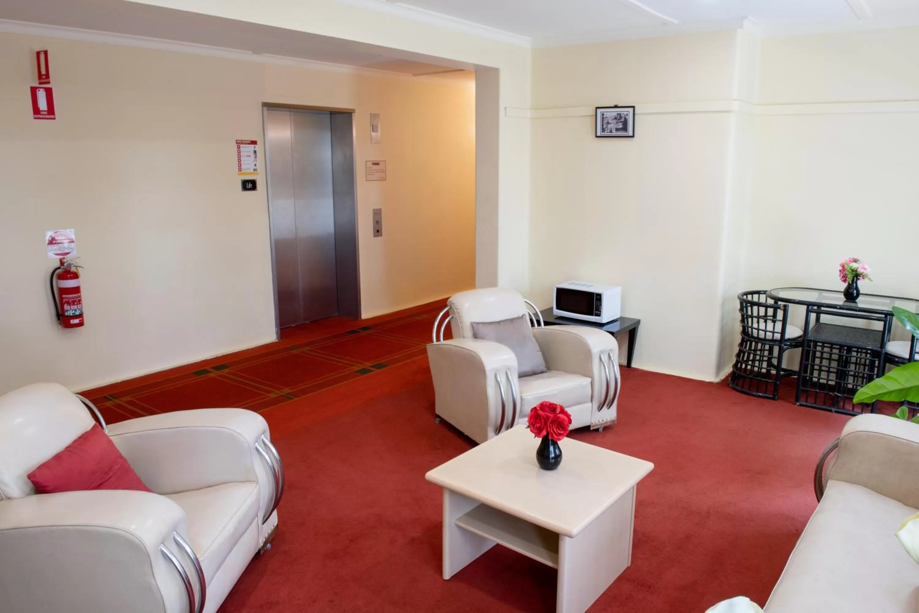 Seating area in Linaker Art Deco Motel