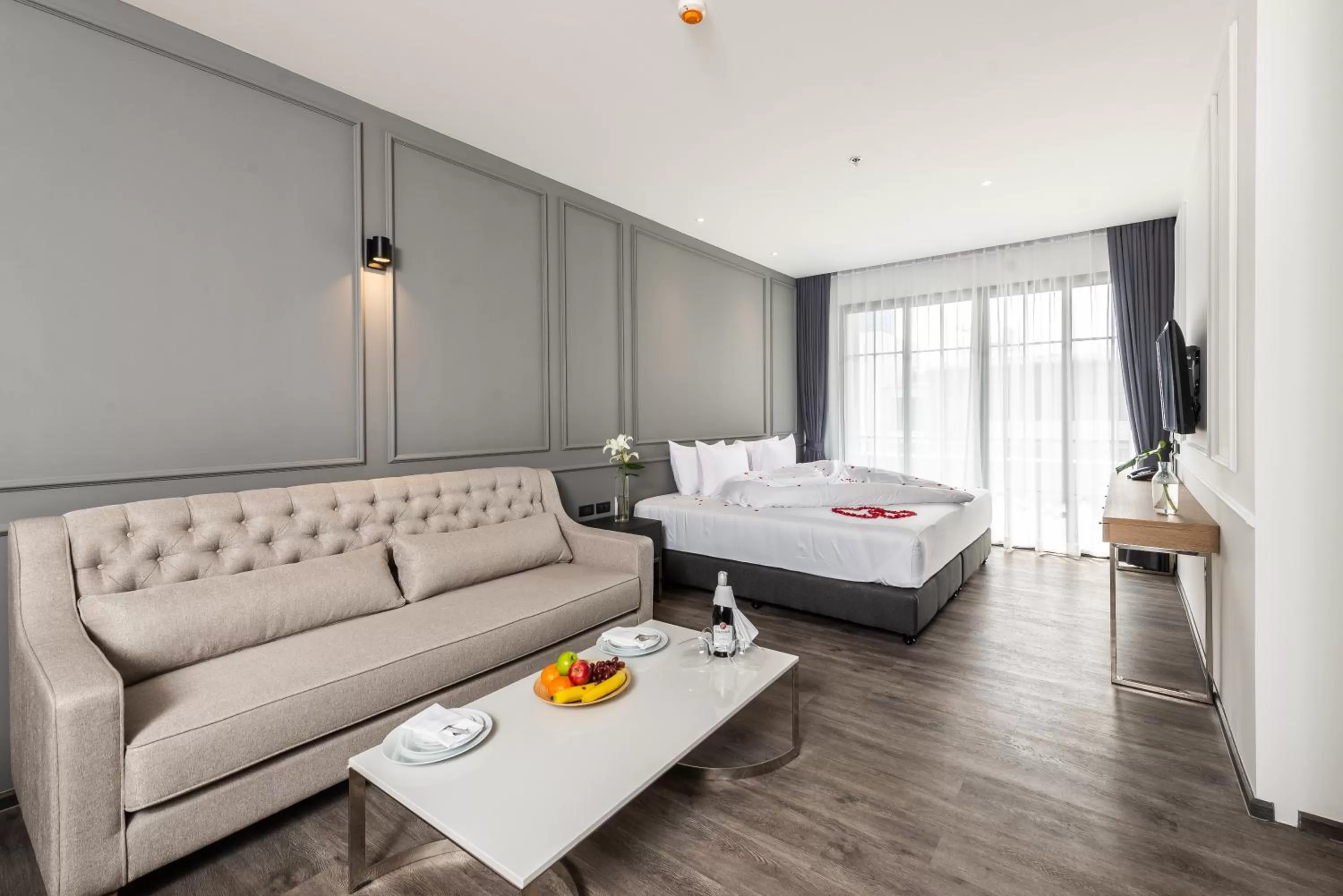 Photo of the whole room, Bed in One Patio Hotel Pattaya - SHA Extra Plus