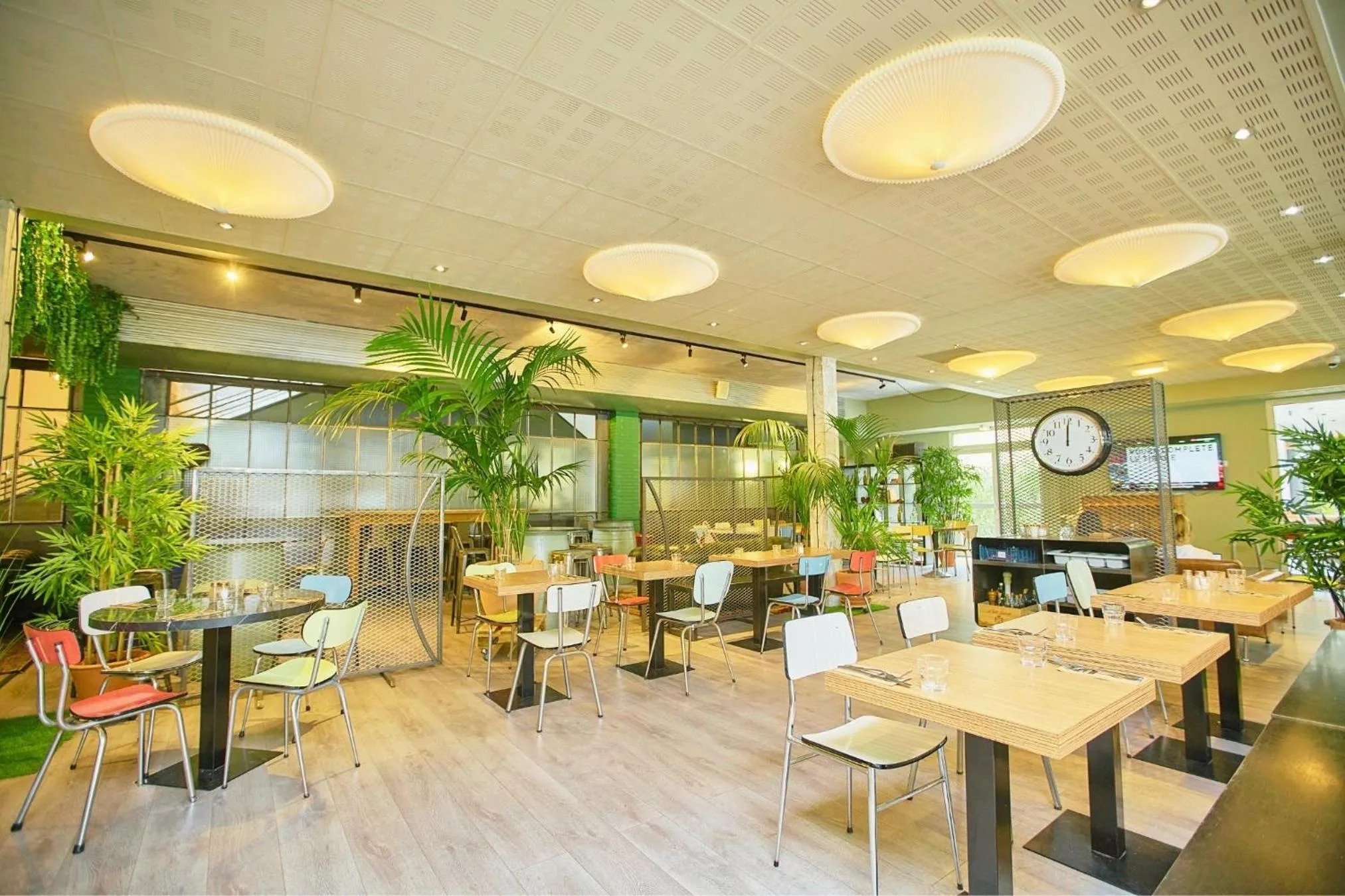 Restaurant/places to eat in Sporting House Hôtel