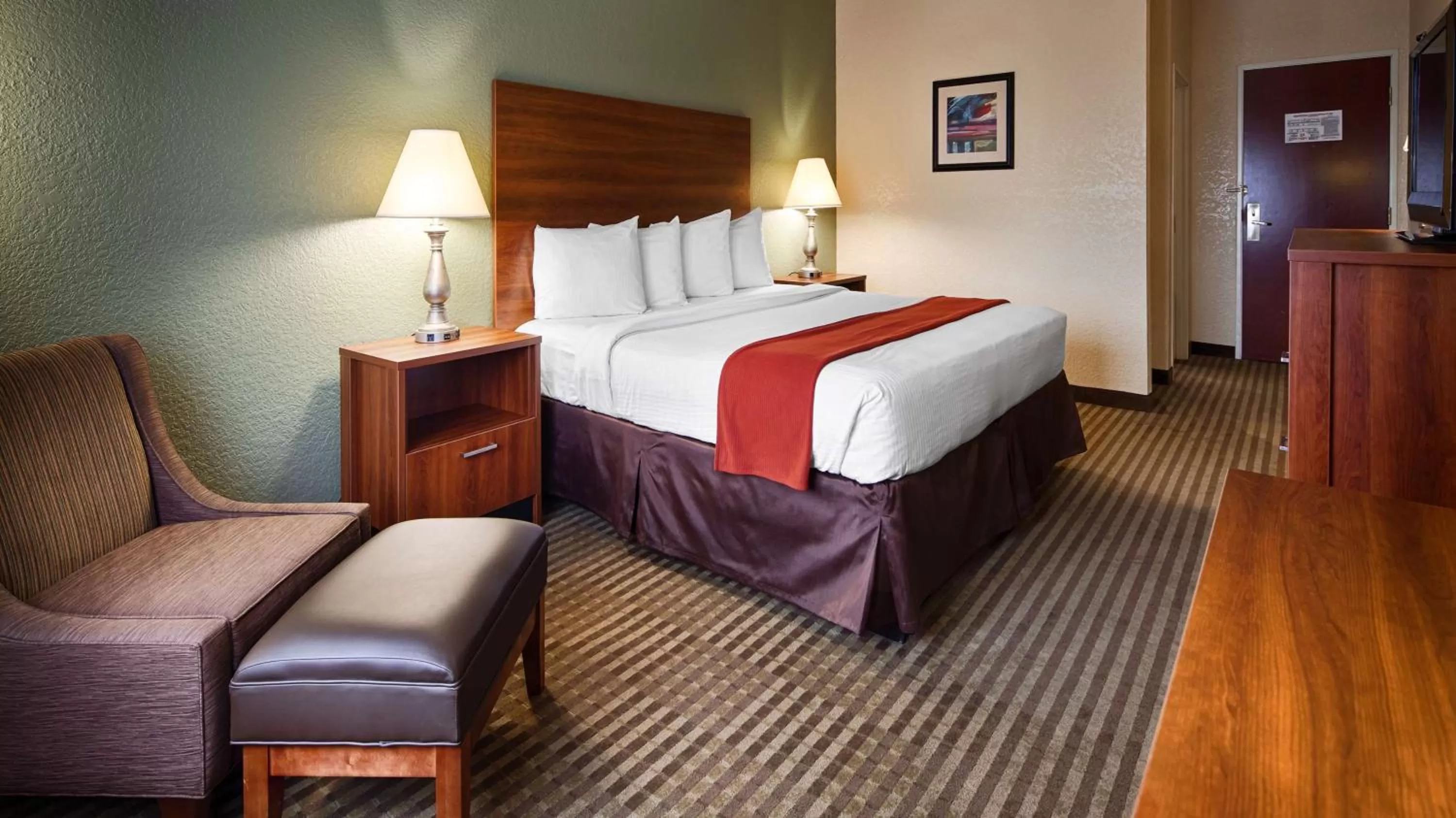 King Room with Bath Tub - Disability Access Room/Smoking in Best Western of Wise