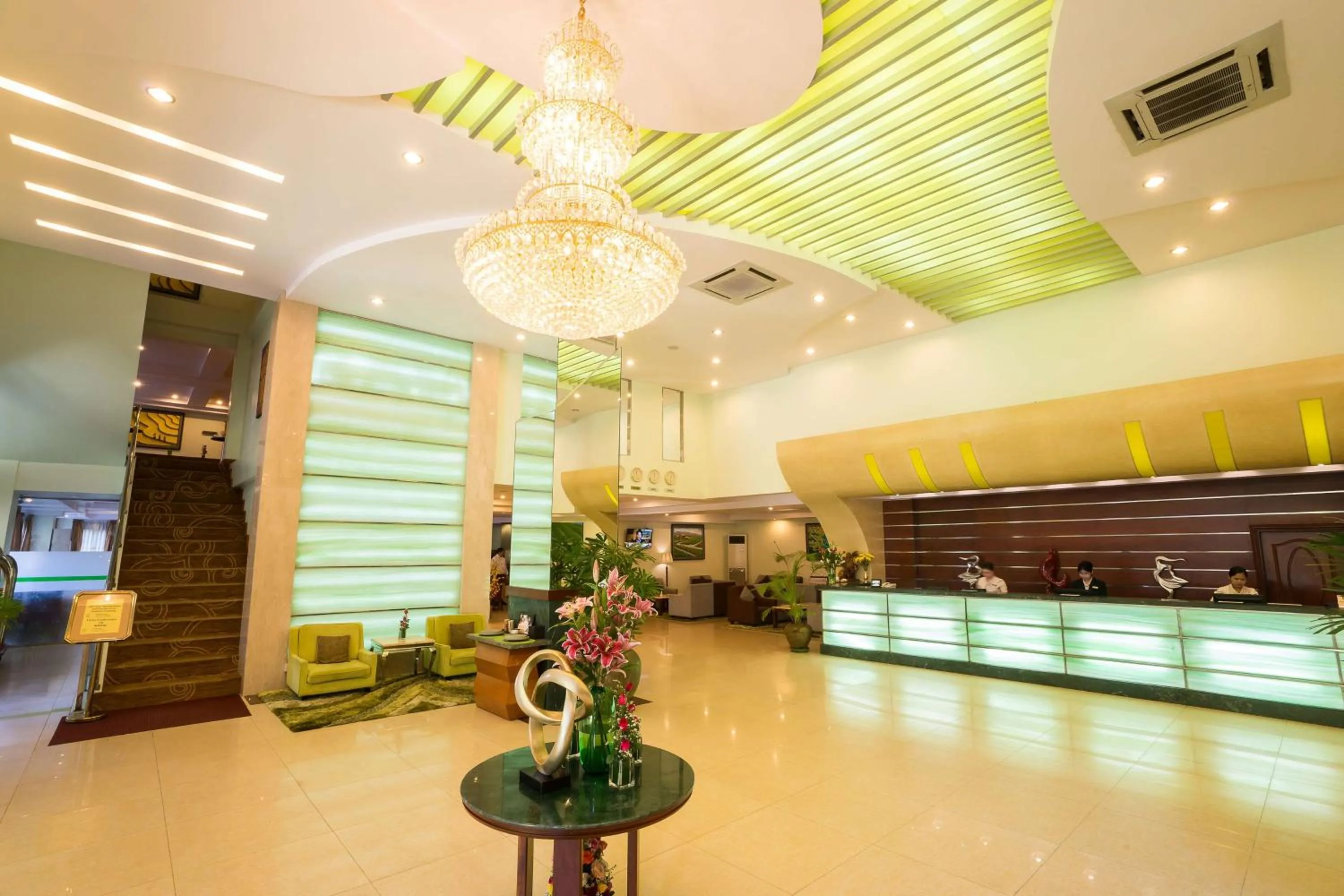 Lobby or reception in Best Western Green Hill Hotel