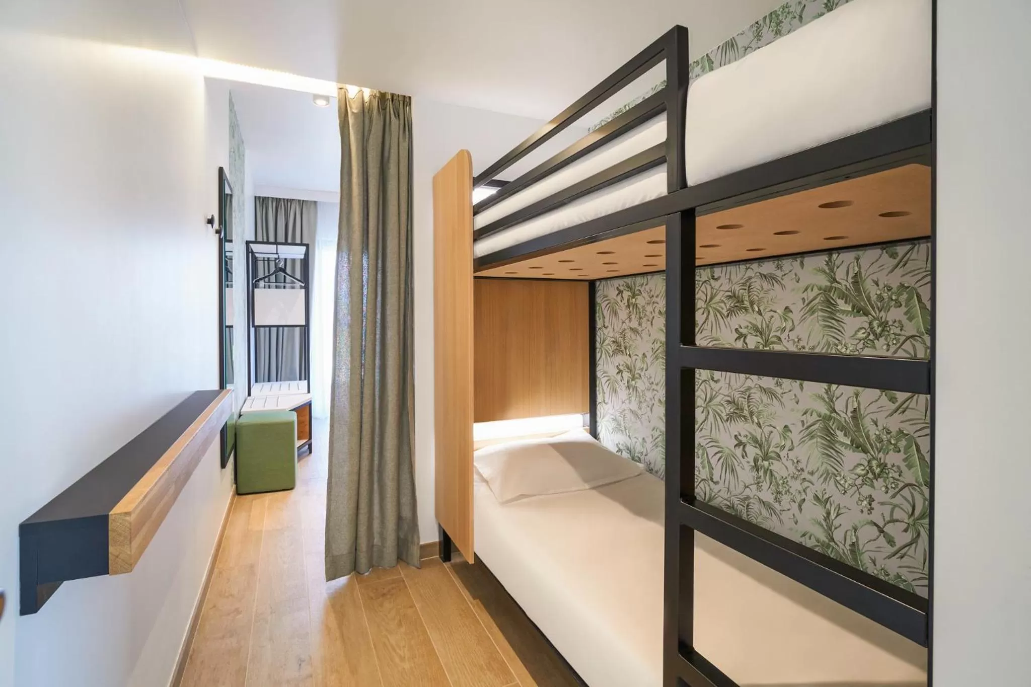 Bed in Mercure Avignon Gare TGV
