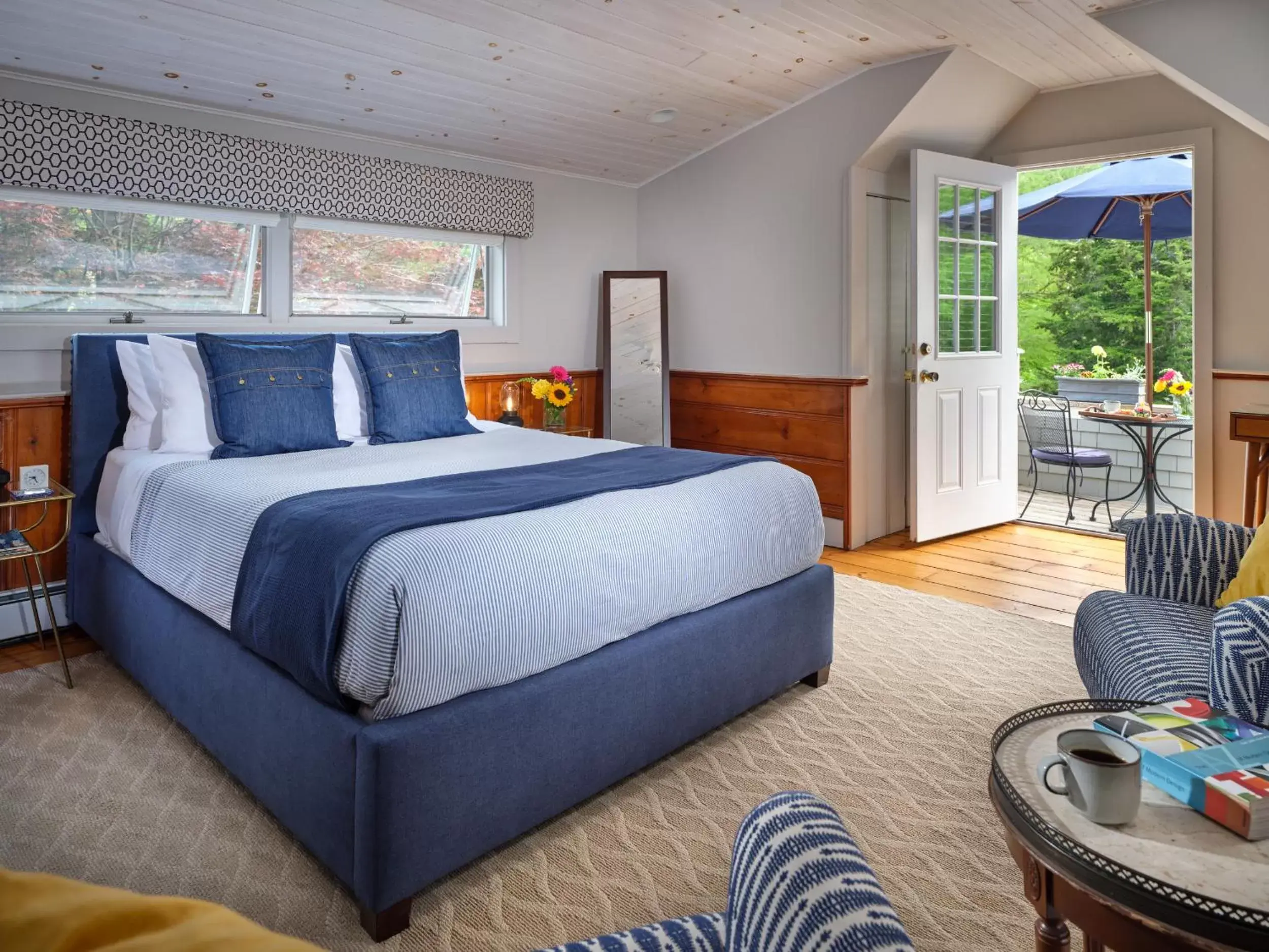 Queen Loft with Balcony in Abbey's Lantern Hill Inn Queen Loft with Balcony in Abbey's Lantern Hill Inn