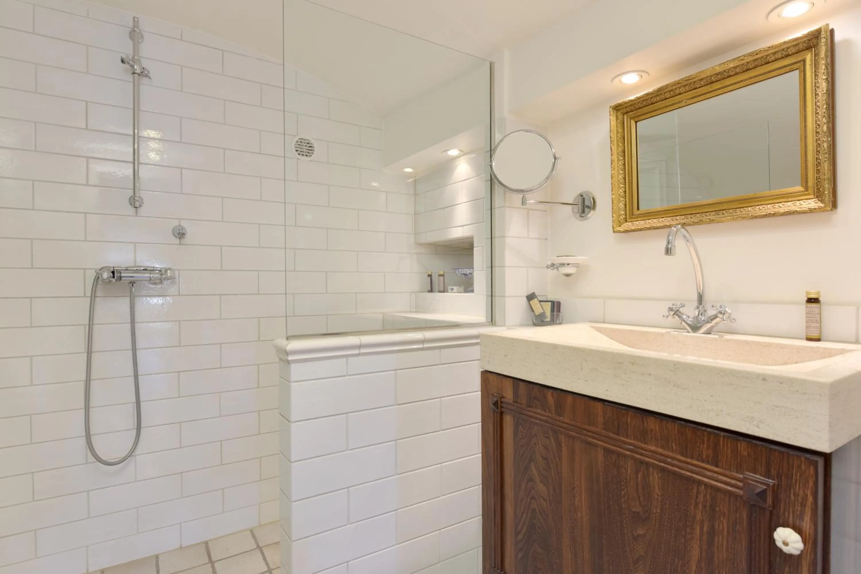 Bathroom in Château Le Cagnard