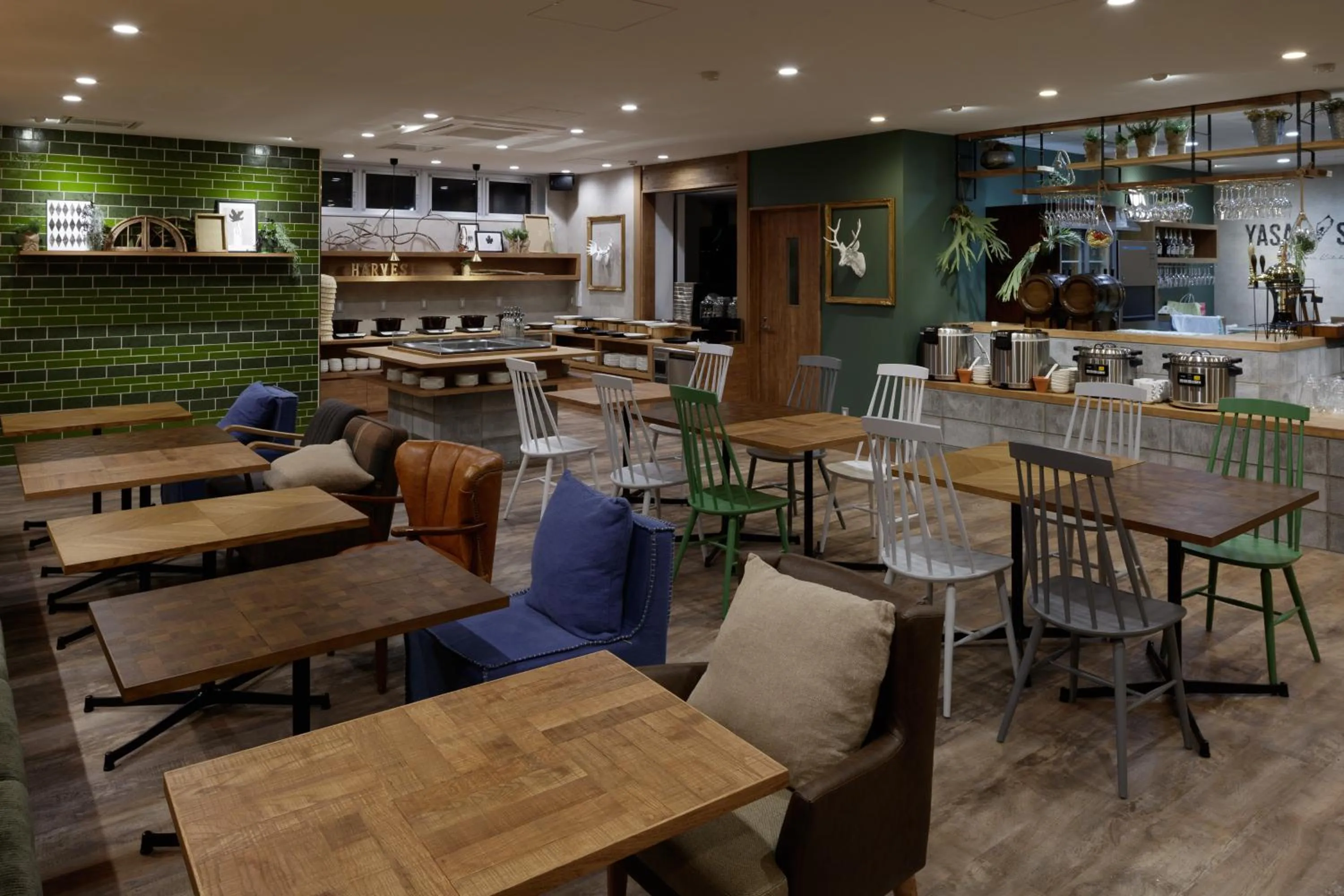 Restaurant/places to eat in Center Hotel Narita2 R51