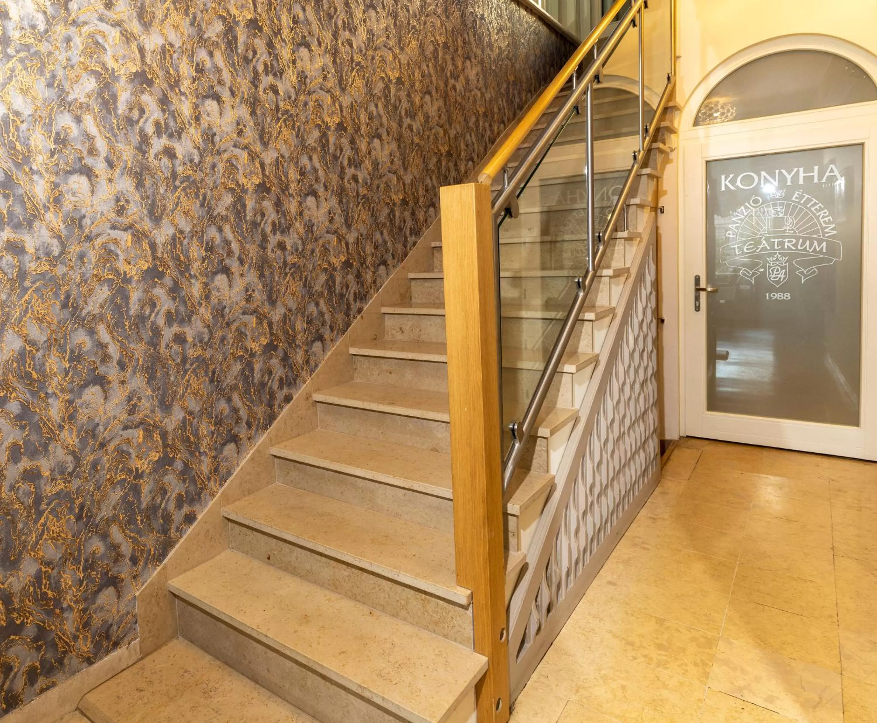 Facade/entrance in Teátrum Boutique Hotel