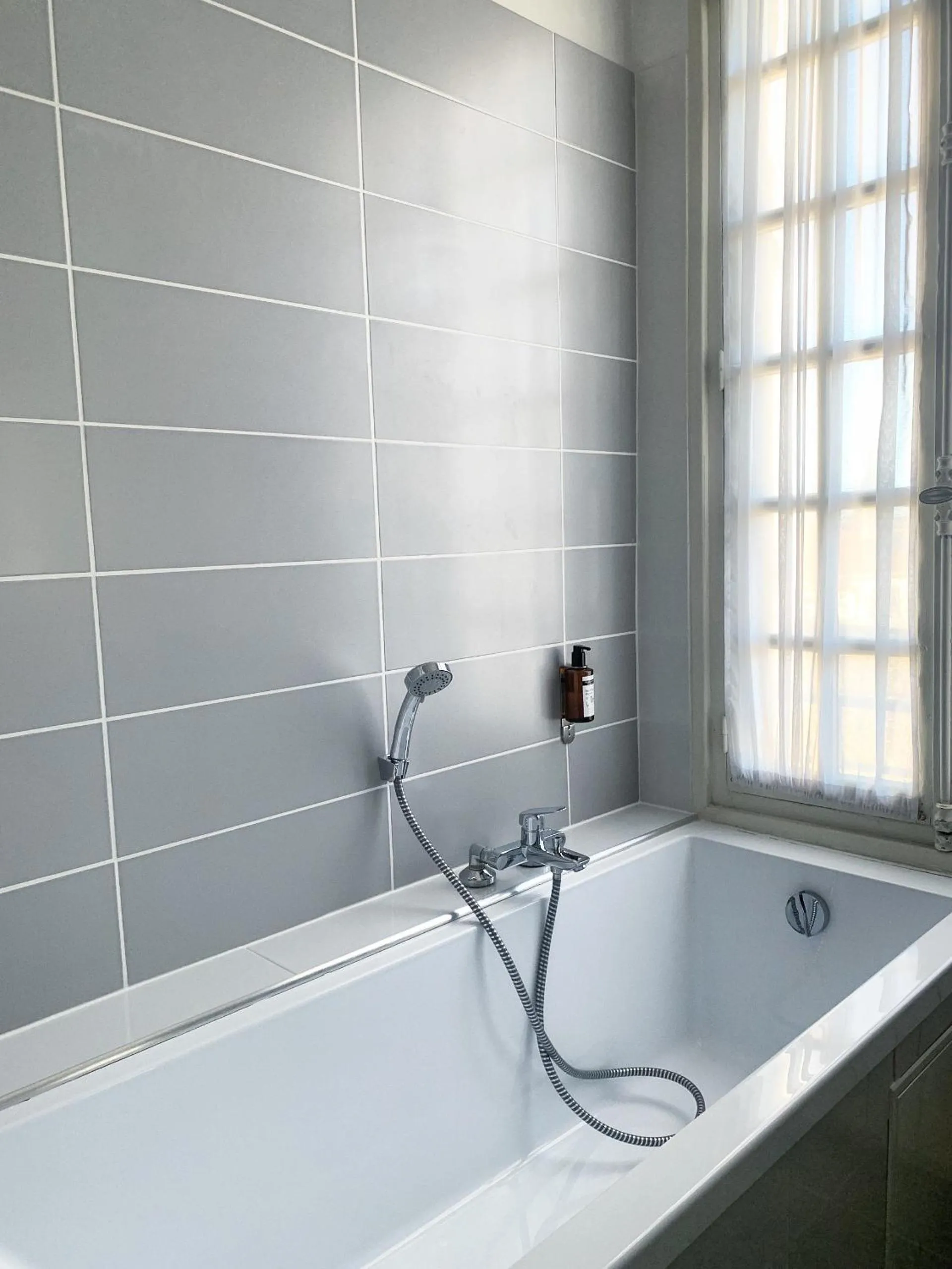 Bathroom in Hôtel la Magnaneraie