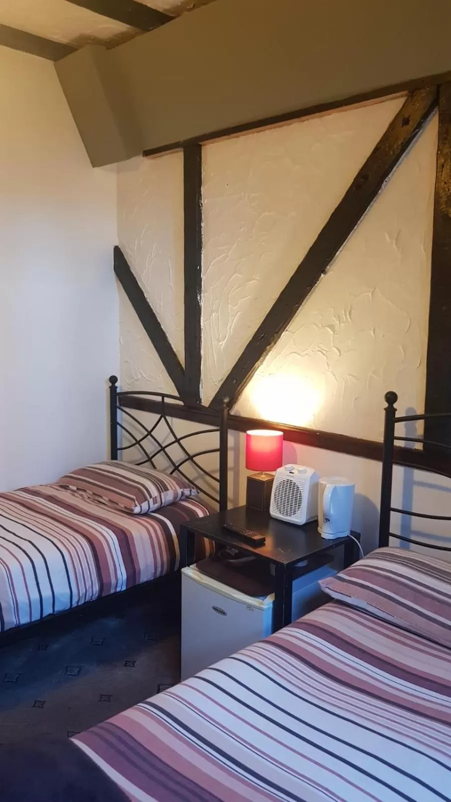 Bedroom, Bed in Hour Glass Hotel