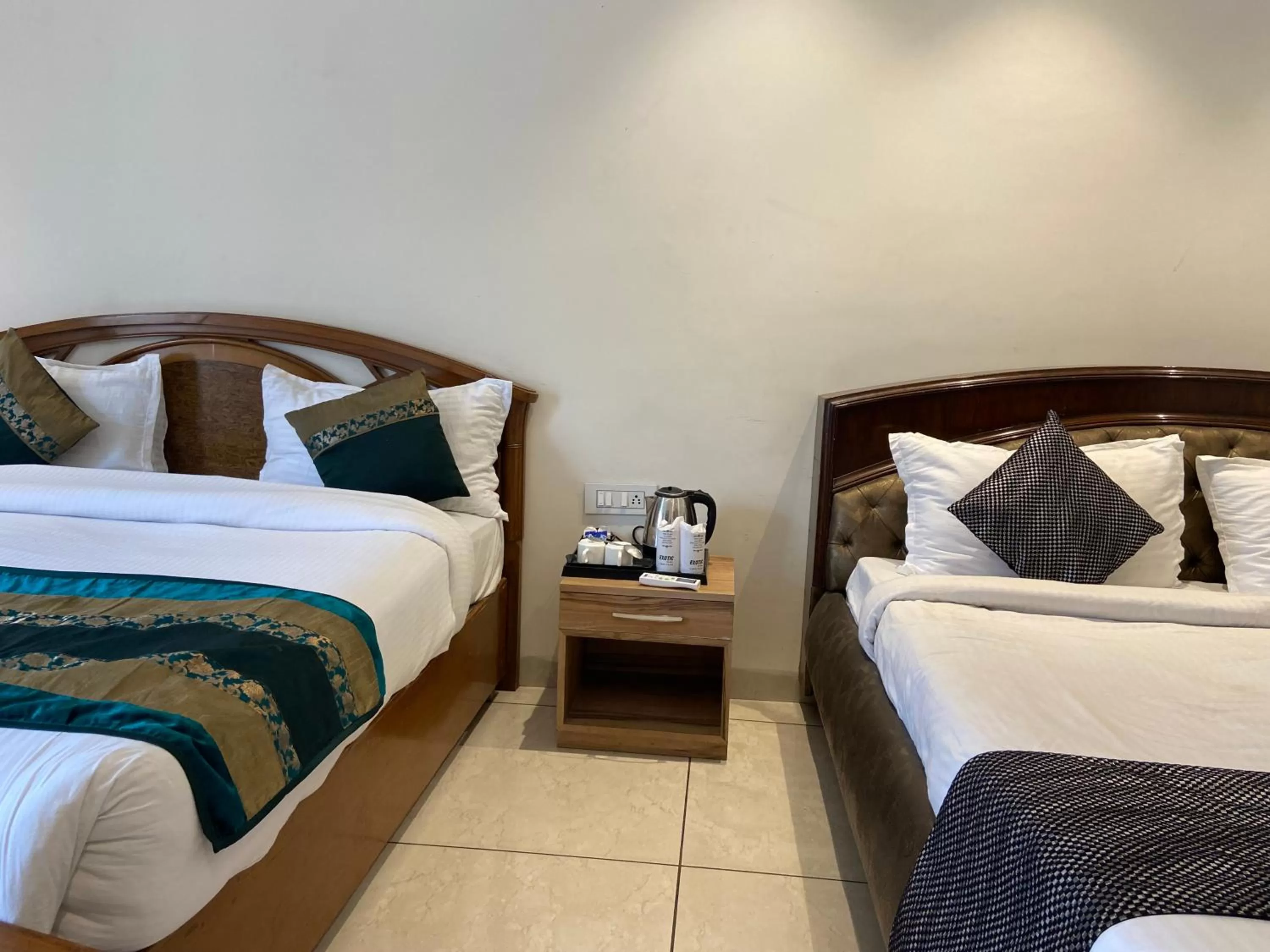 Bedroom, Bed in Hotel Exotic - 5 min walk from Golden Temple