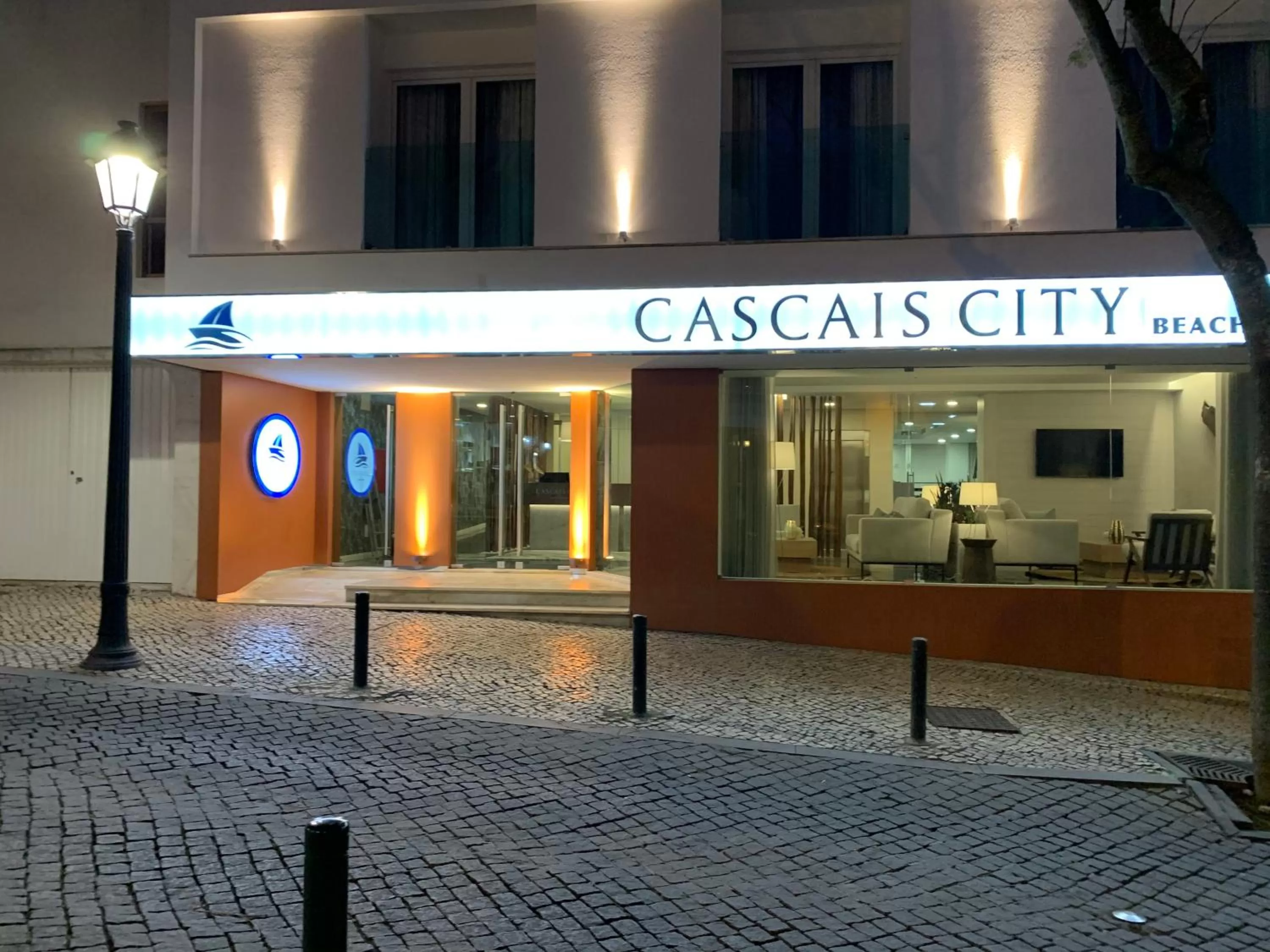 Property building in Cascais City & Beach Hotel
