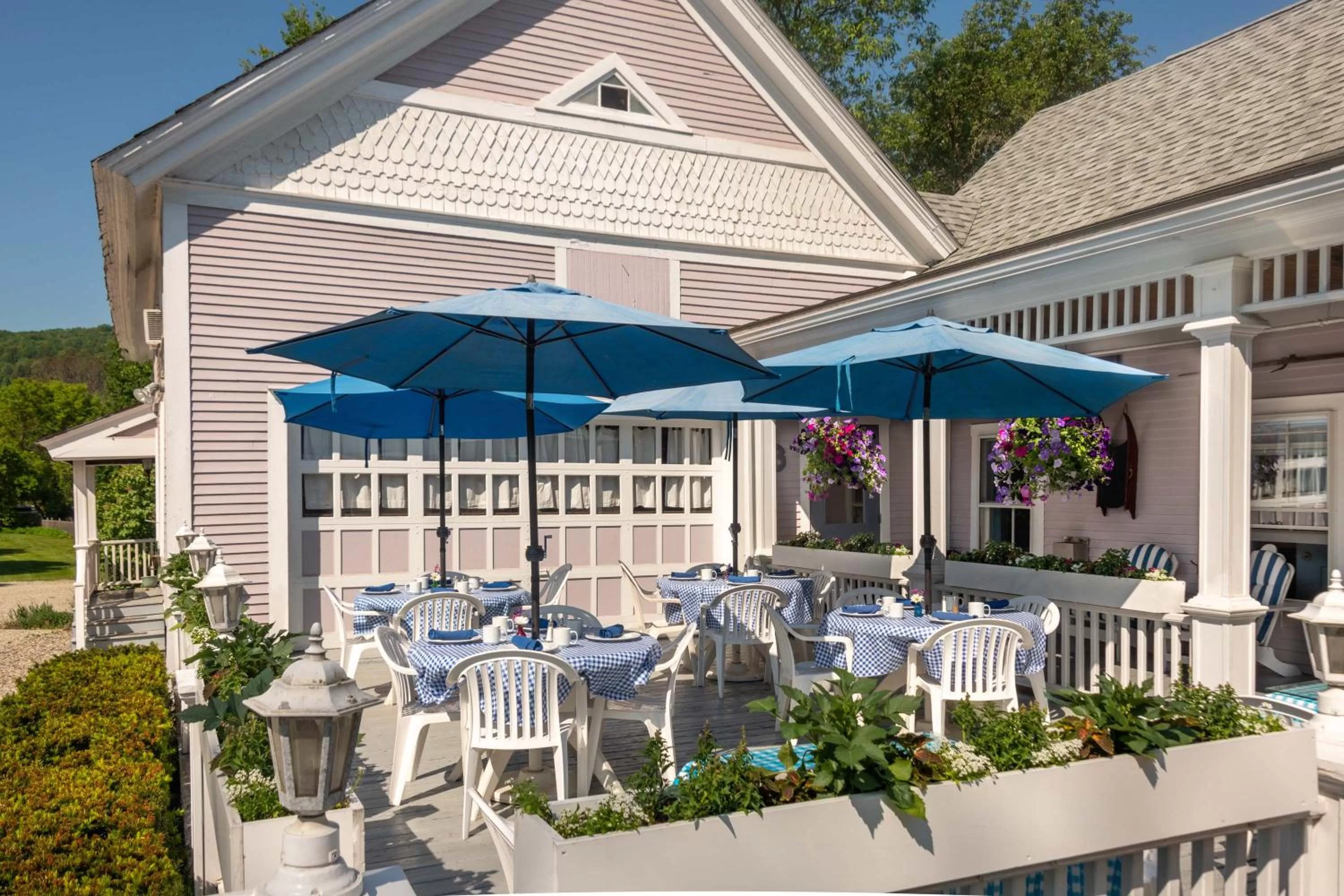 Breakfast in Old Stagecoach Inn