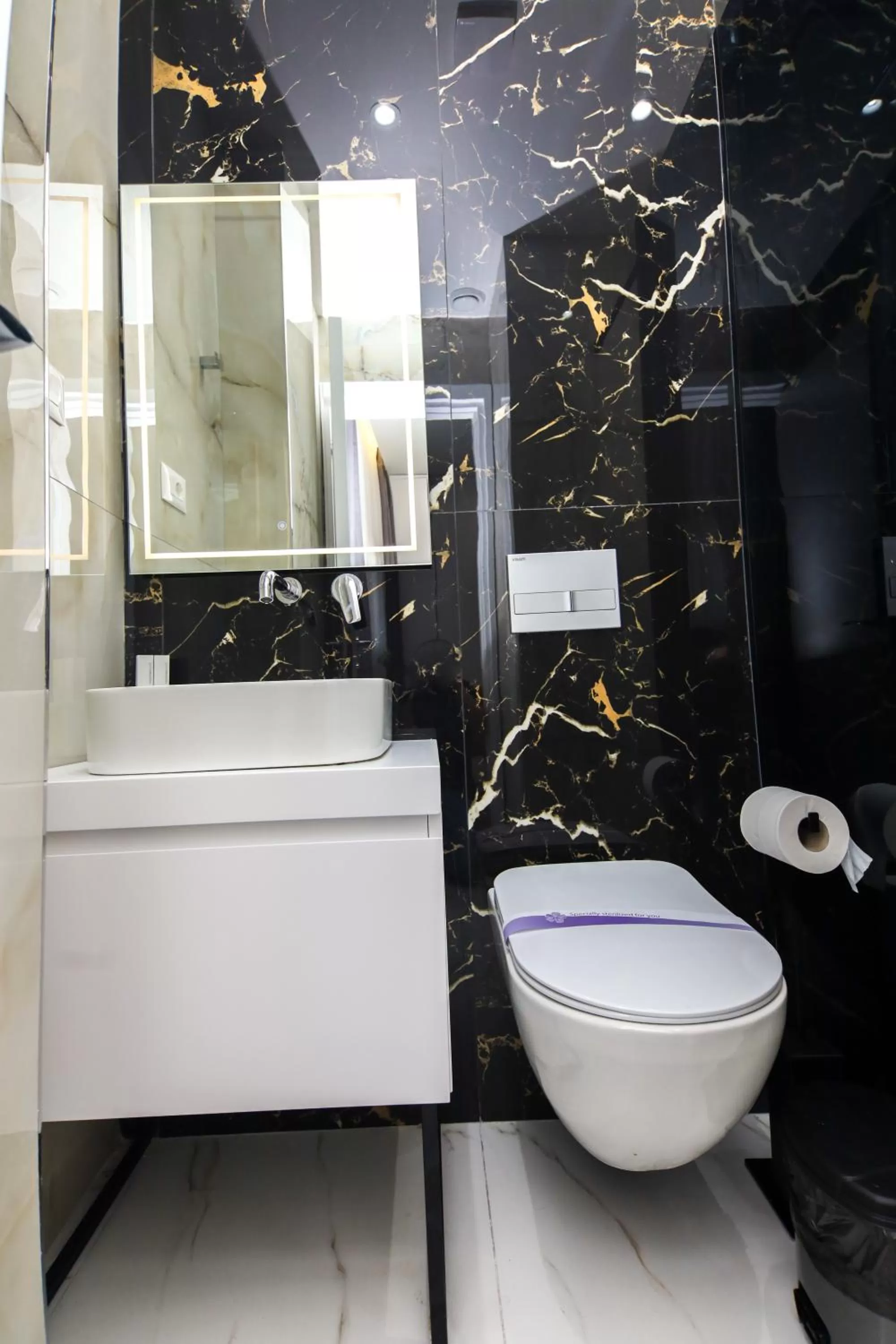 Shower in N HOTEL CITY CENTER BY NOSHI