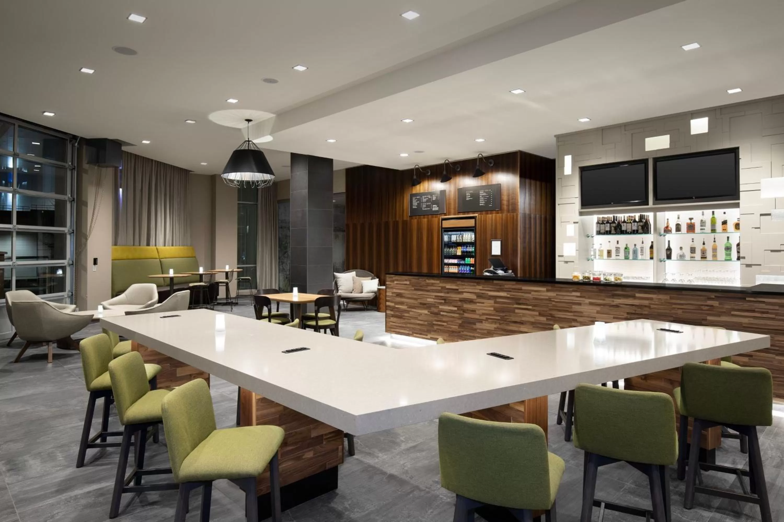 Lounge or bar in Courtyard by Marriott Nanaimo