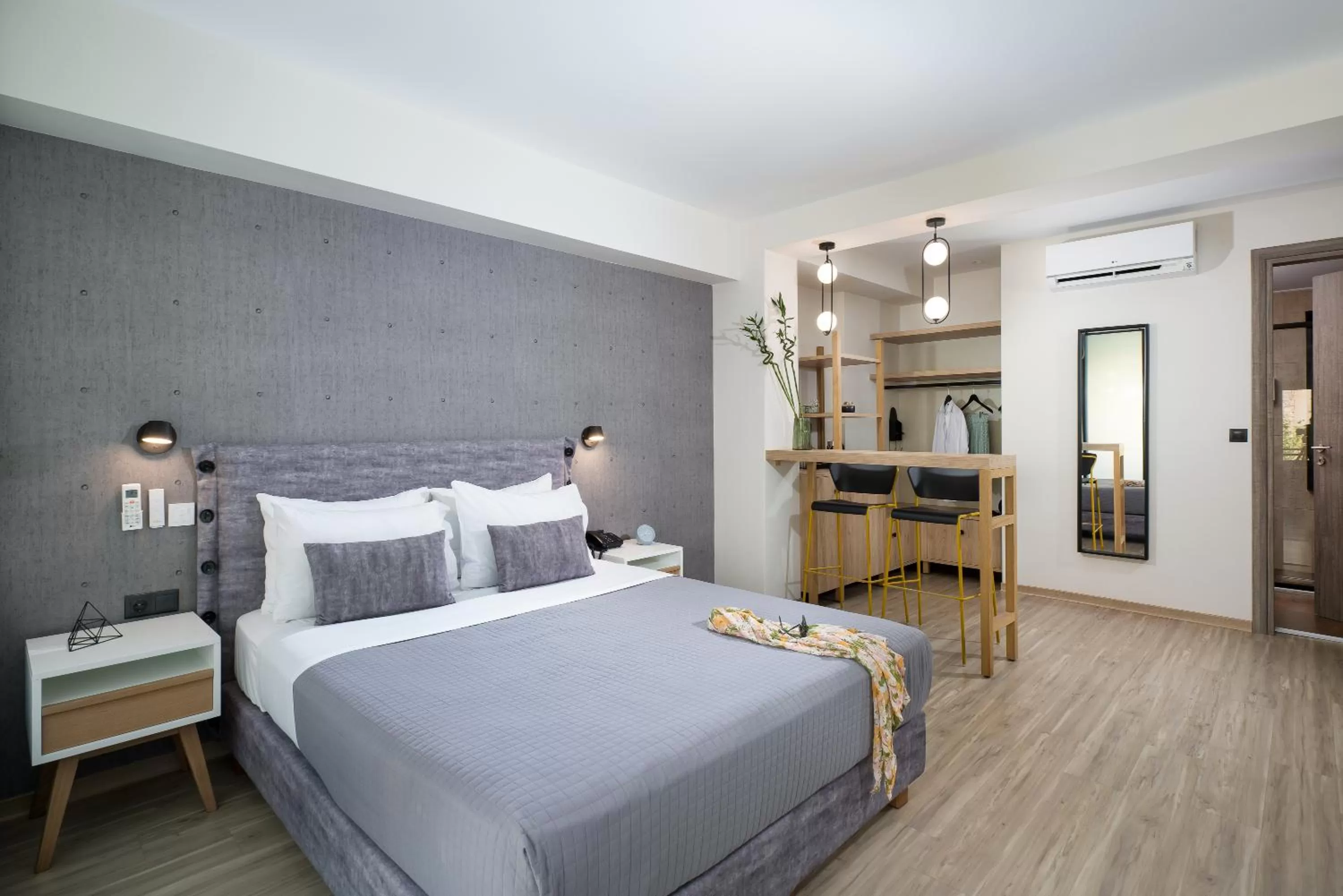 Photo of the whole room, Bed in Enattica Suites