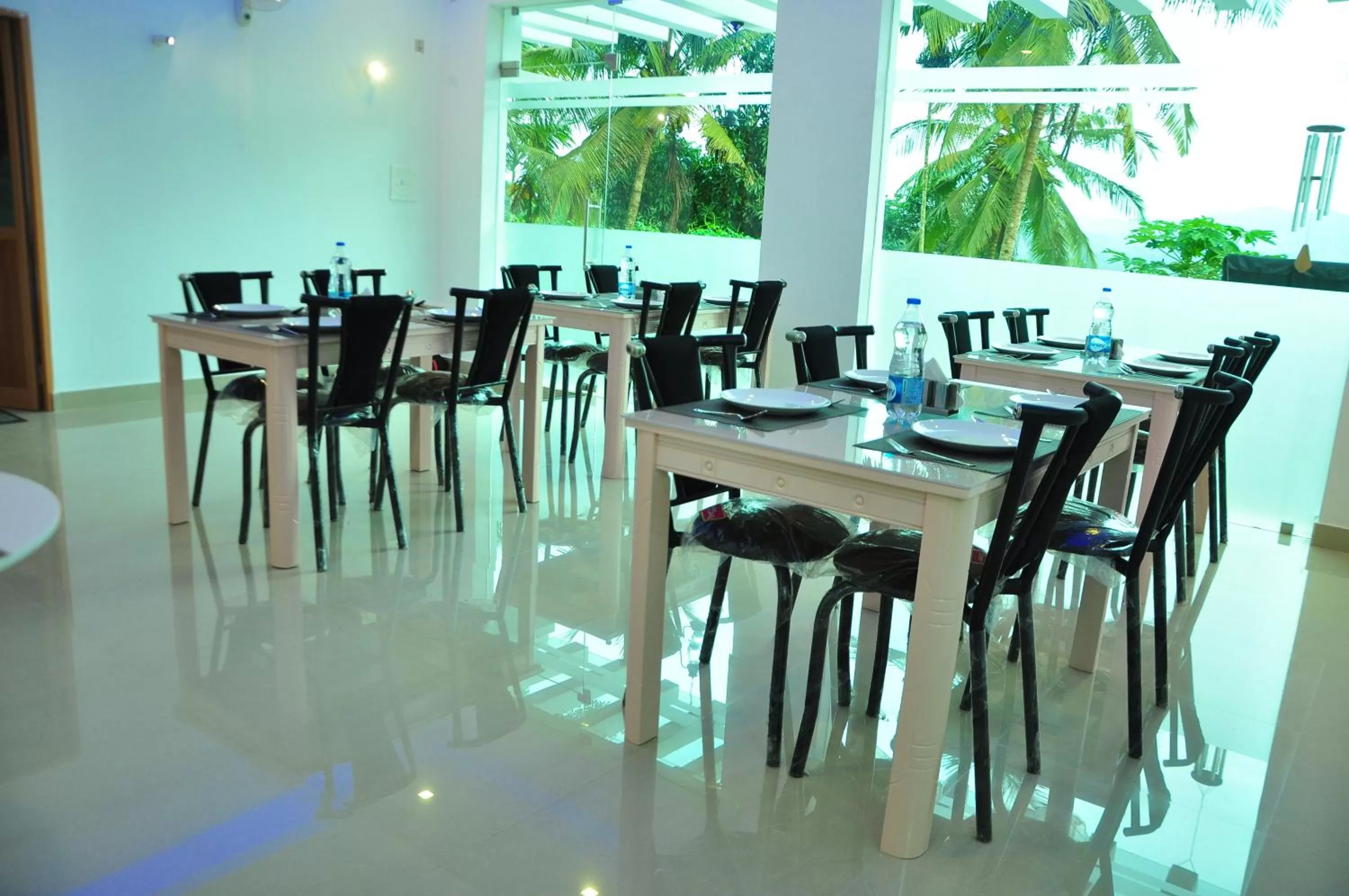 Restaurant/Places to Eat in Woodrose Resort