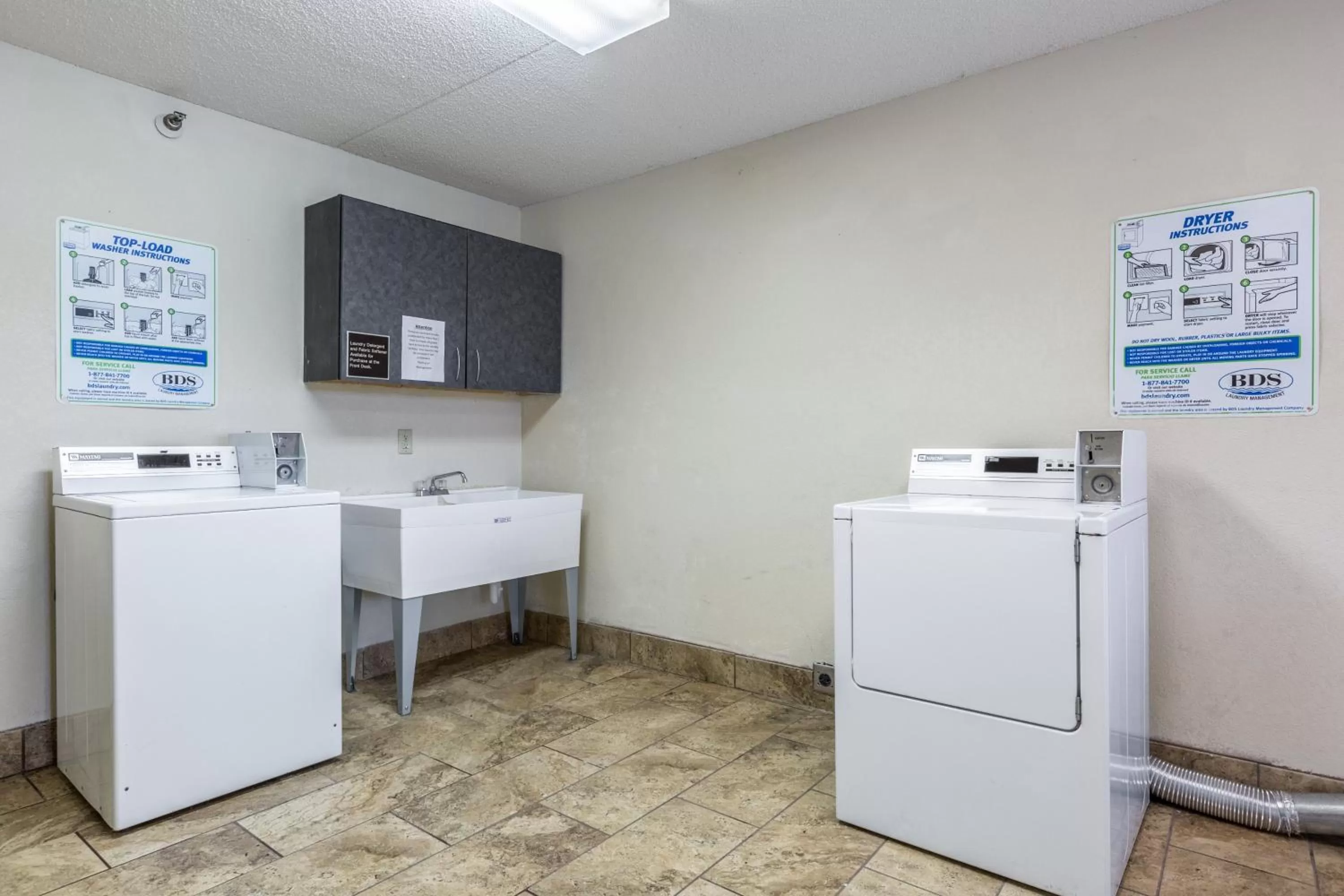 laundry in Red Roof Inn Minneapolis Plymouth