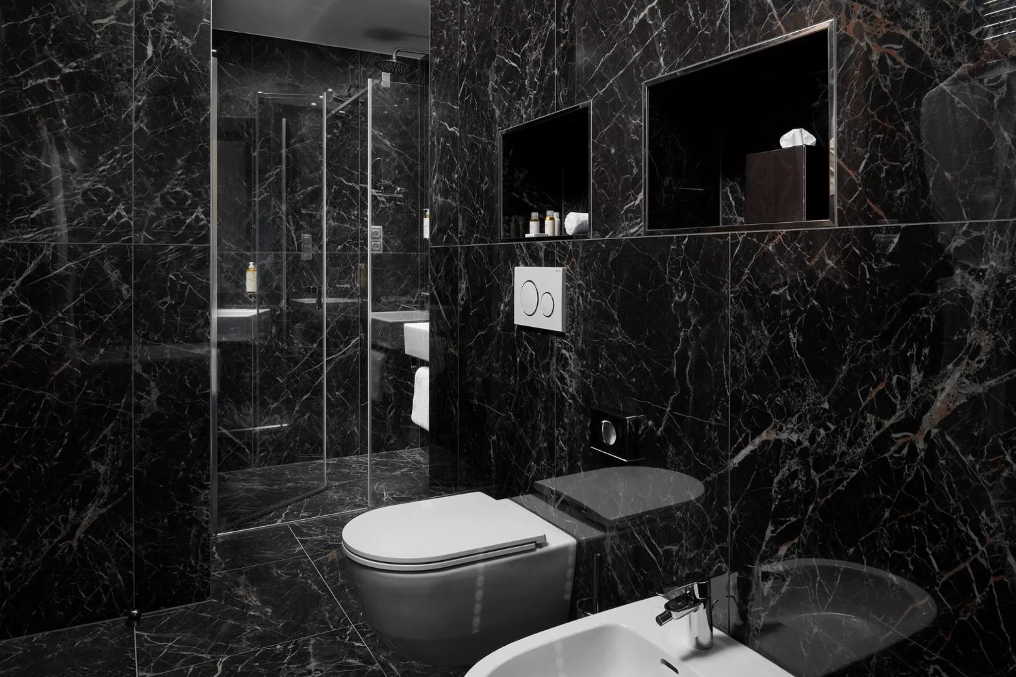 Shower in Hotel Passage