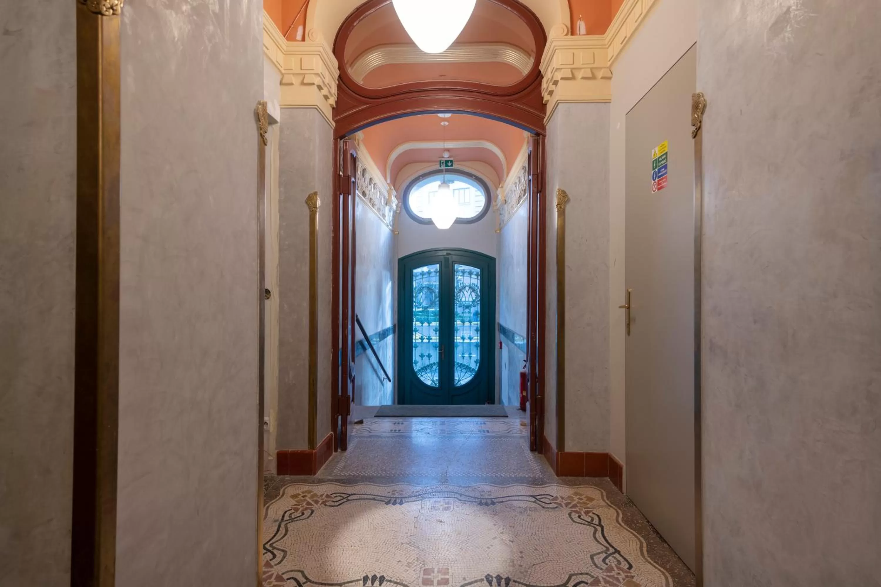 Property building in Mottl House by Adrez