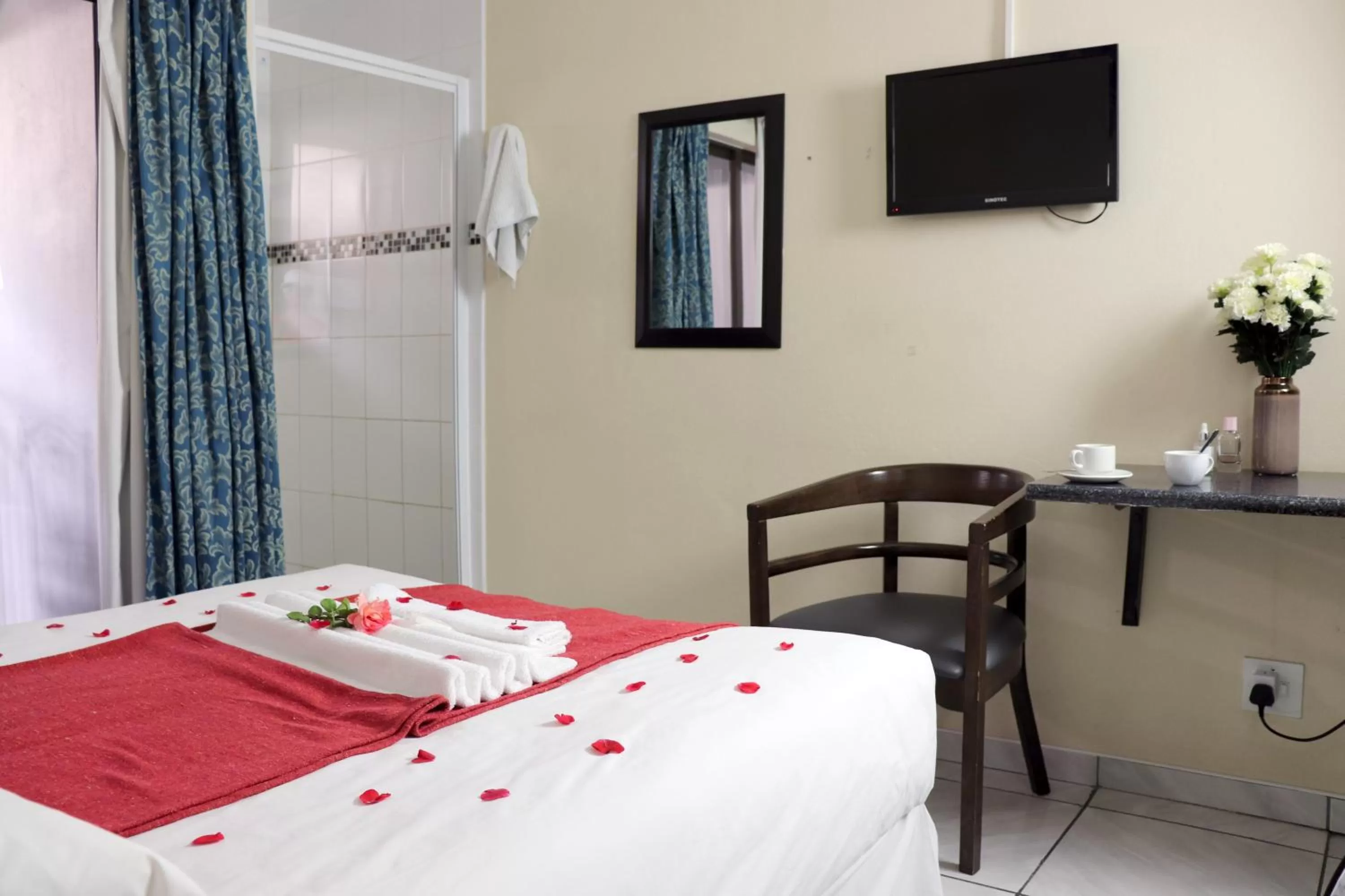 Property building, Bed in Tribute Guest House Matala