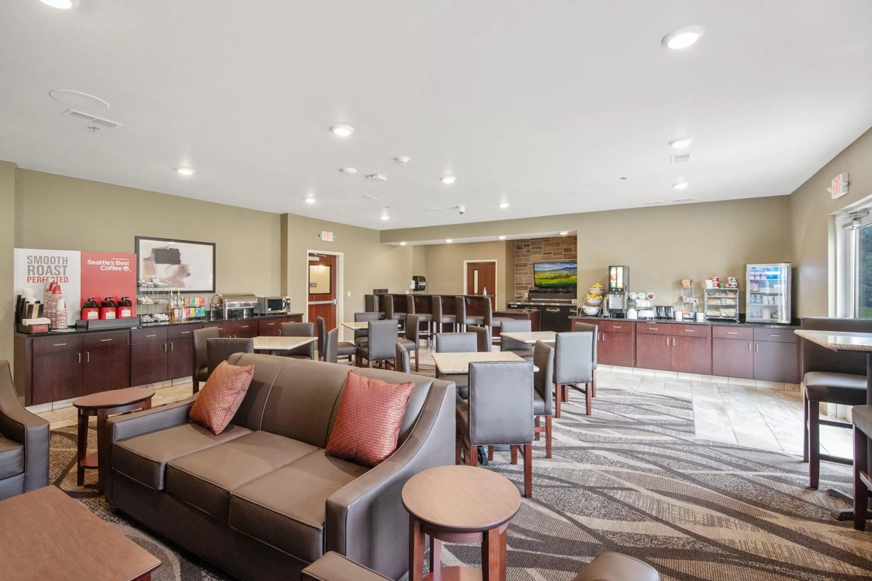 Lounge or bar in Cobblestone Hotel & Suites - Austin