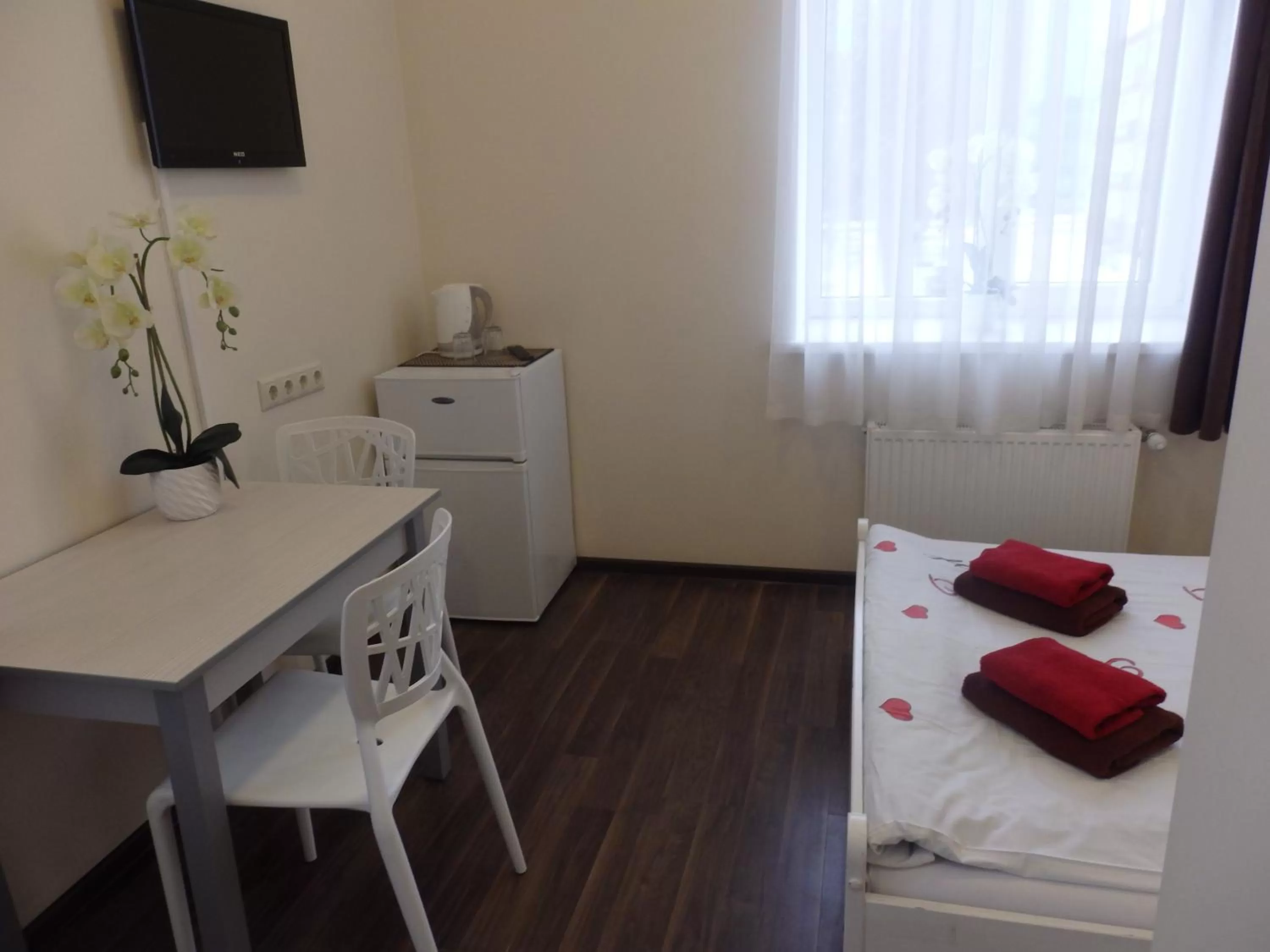 Photo of the whole room, Bed in Happy Hotel