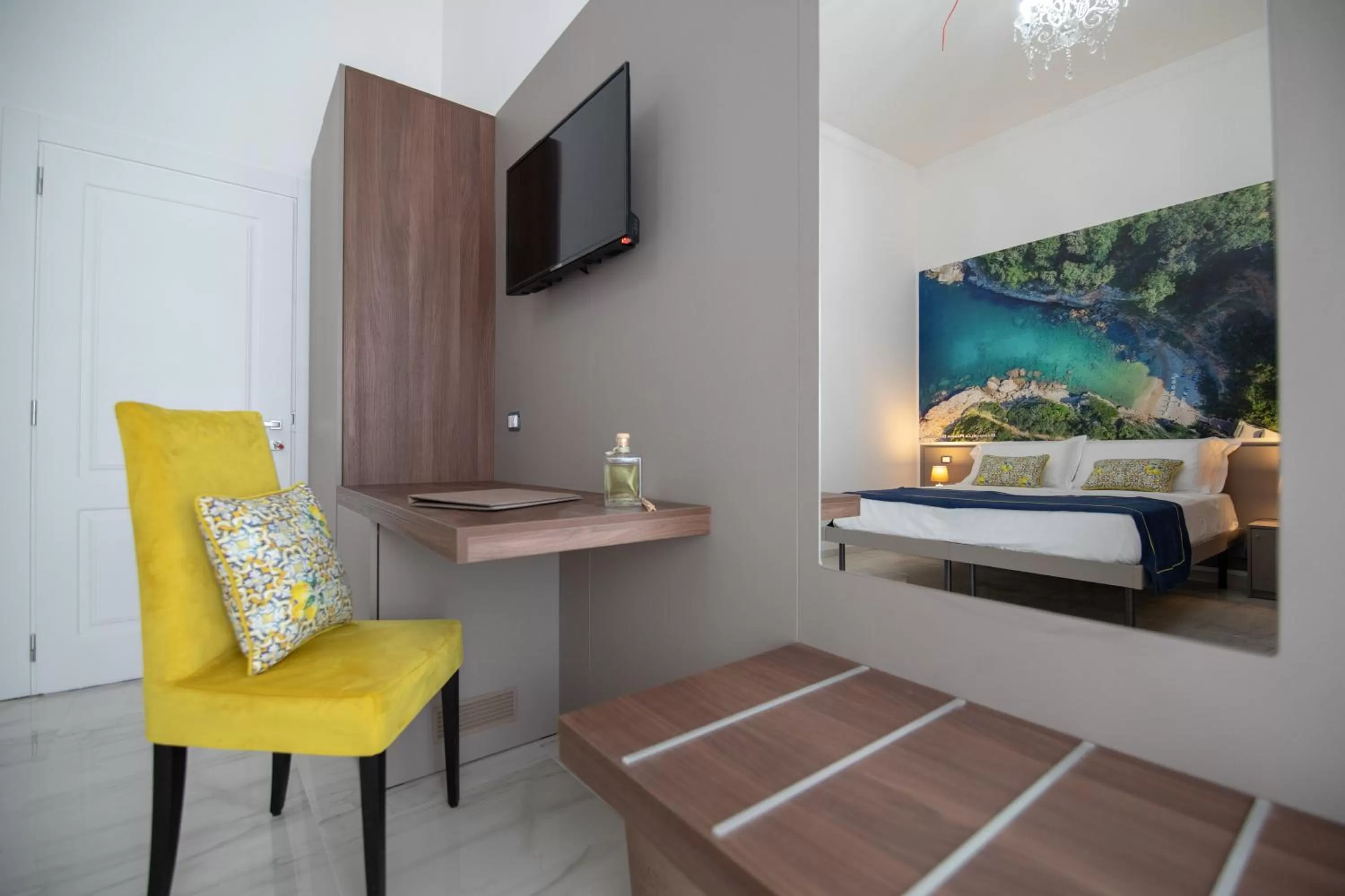 Seating area, Bed in Palazzo Caracciolo del Sole