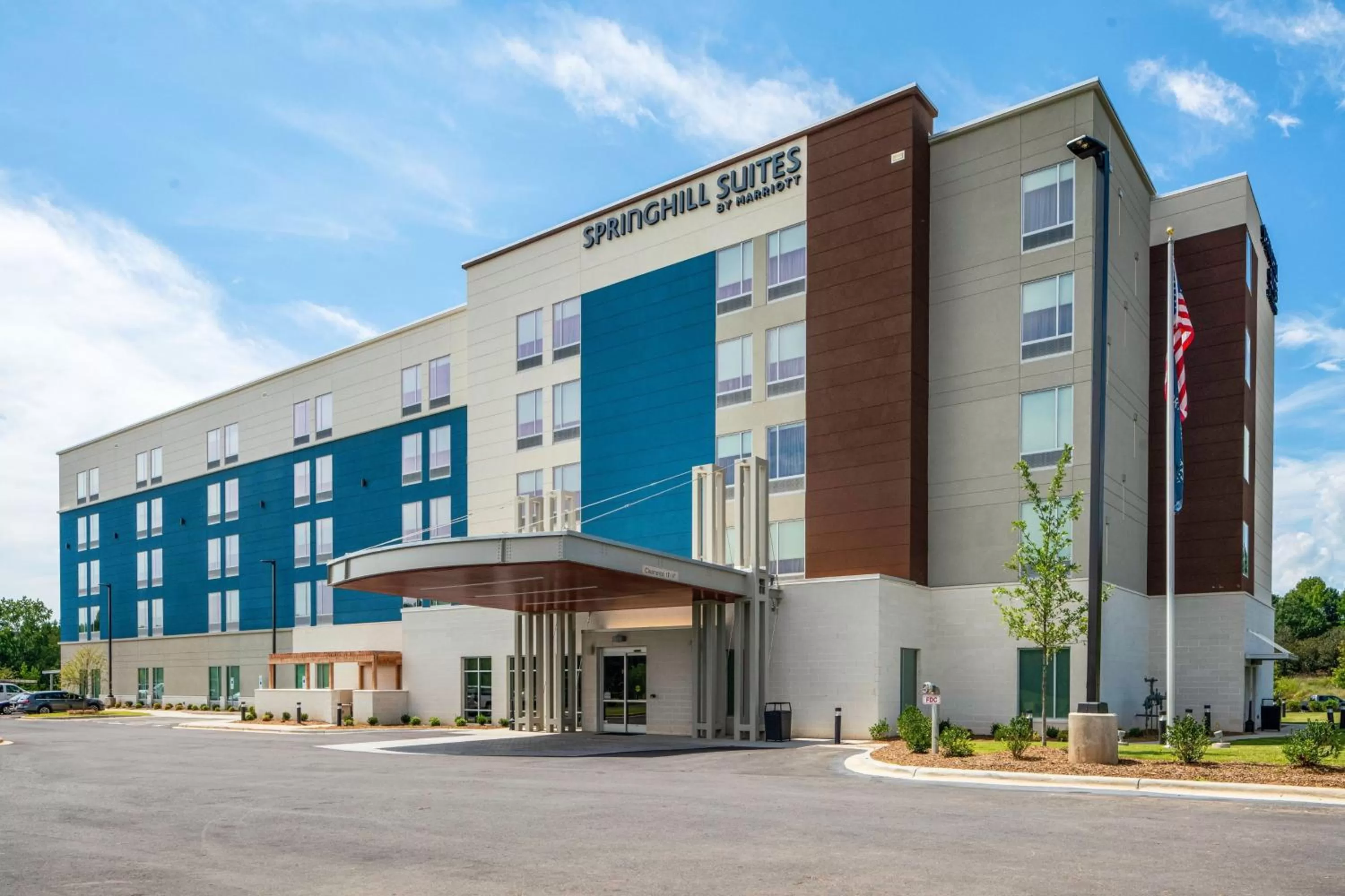 Property building in SpringHill Suites by Marriott Charlotte Airport Lake Pointe