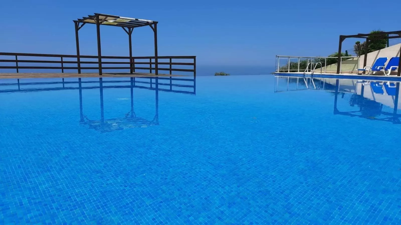 Swimming pool in Hotel Miramar Sul