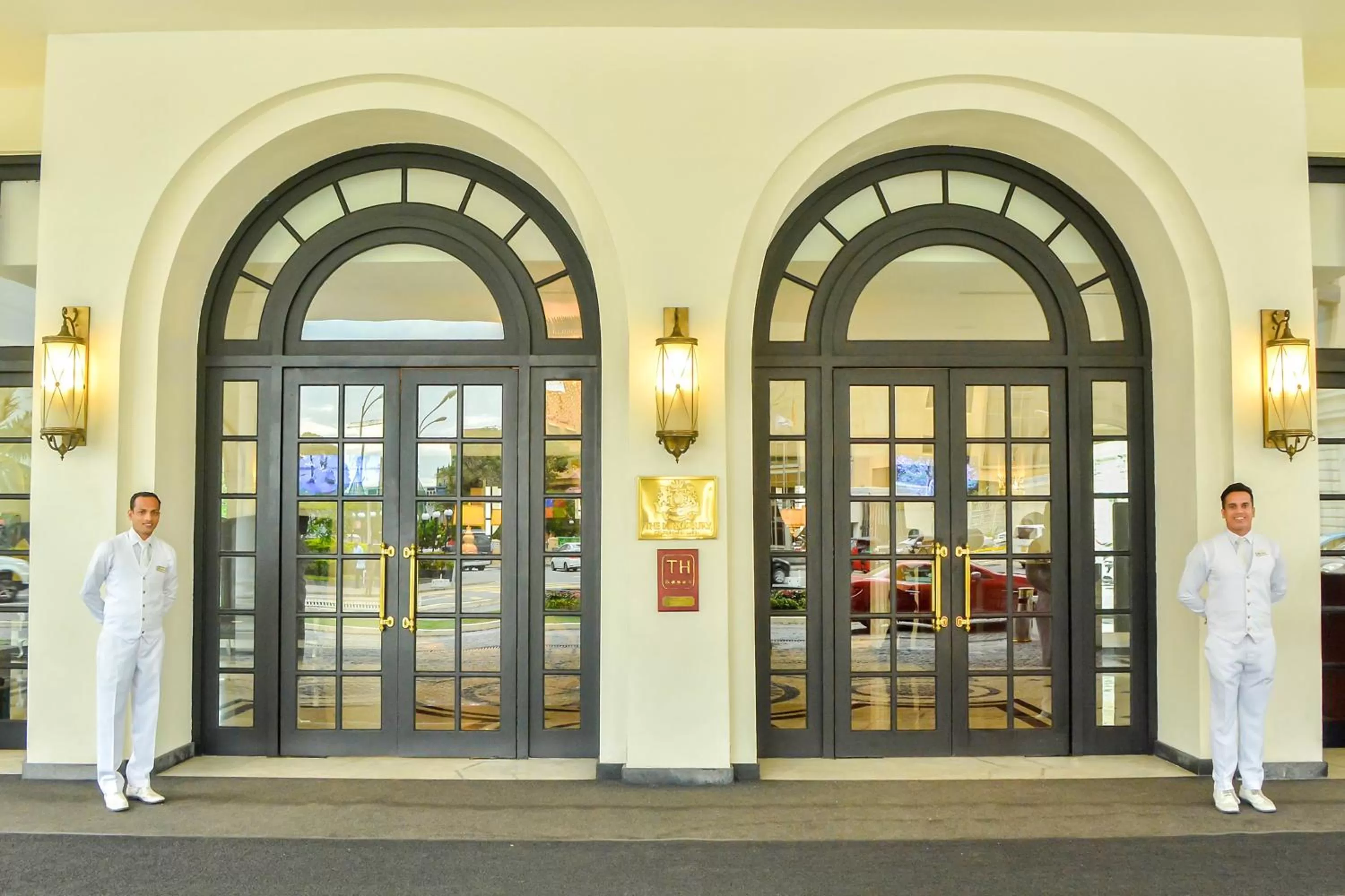 Facade/entrance in The Kingsbury Colombo
